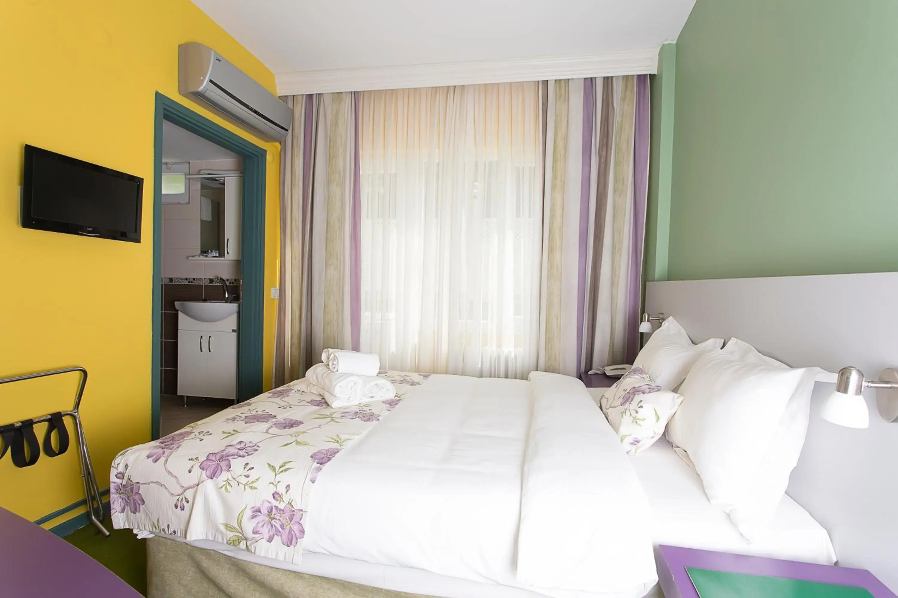 Bed in Mini Harem Hotel Bed in Mini Harem Hotel