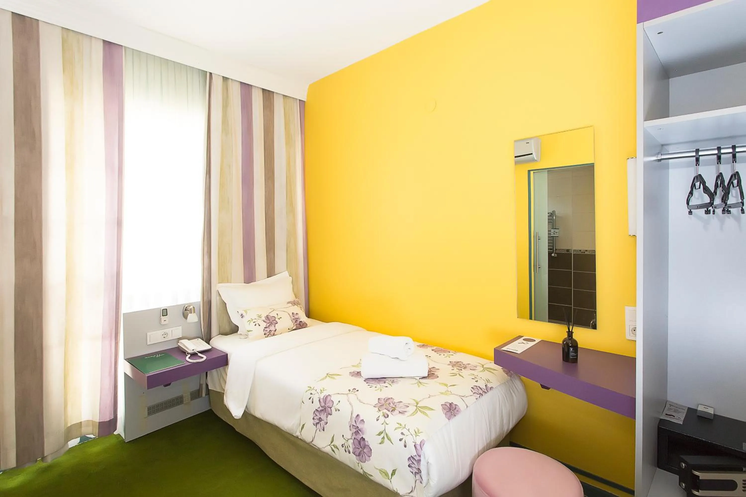 Photo of the whole room, Bed in Mini Harem Hotel