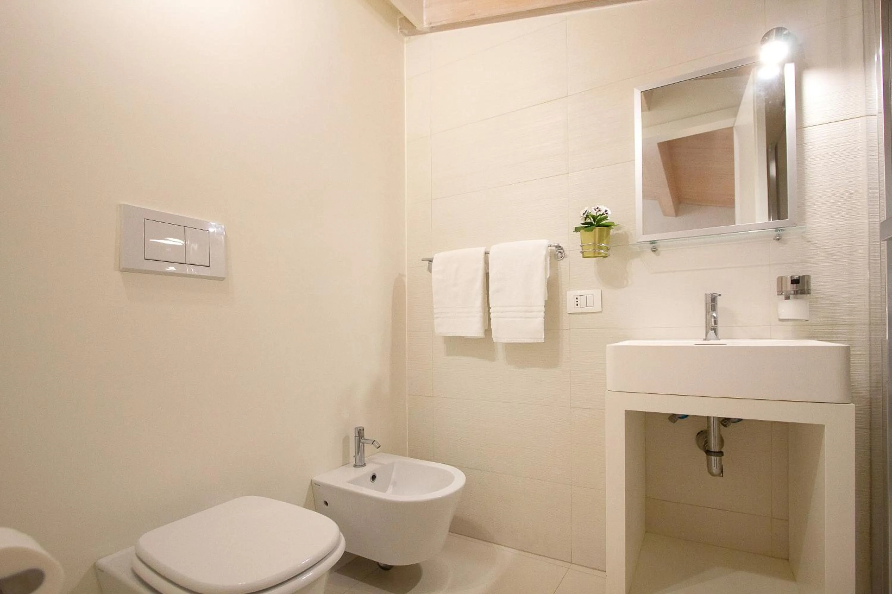 Shower in Stesicoro Exclusive House