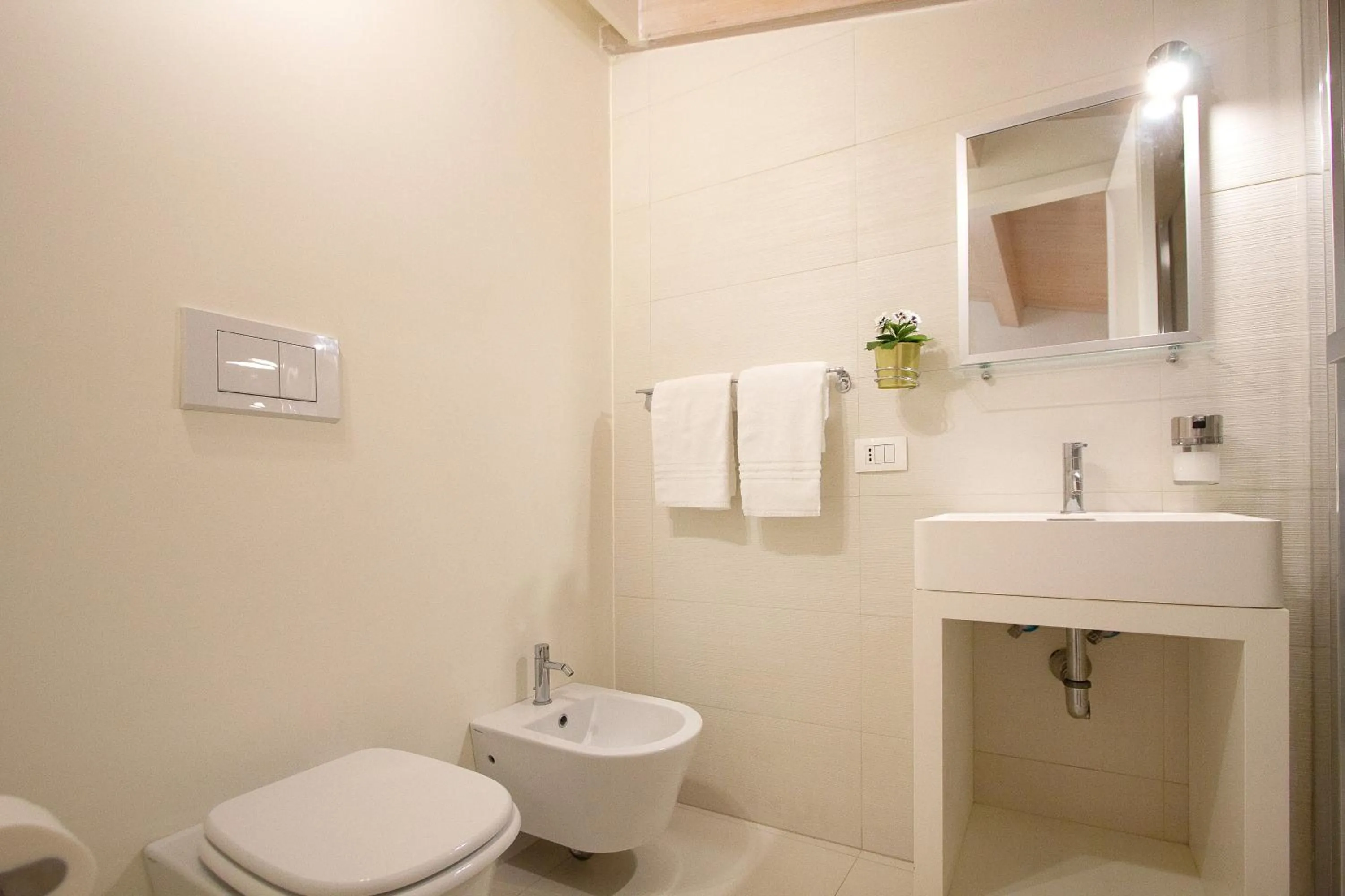 Shower in Stesicoro Exclusive House