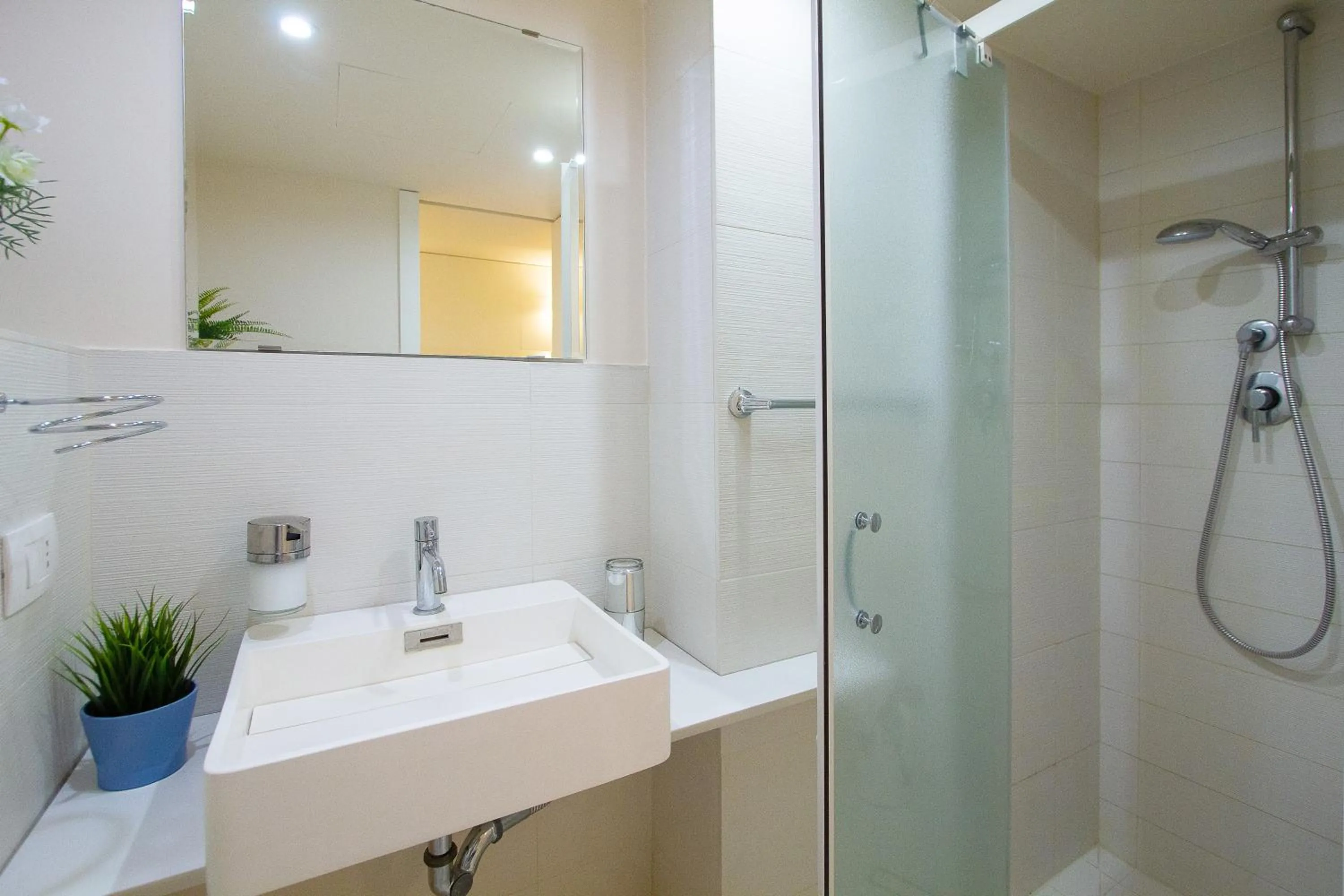 Shower in Stesicoro Exclusive House