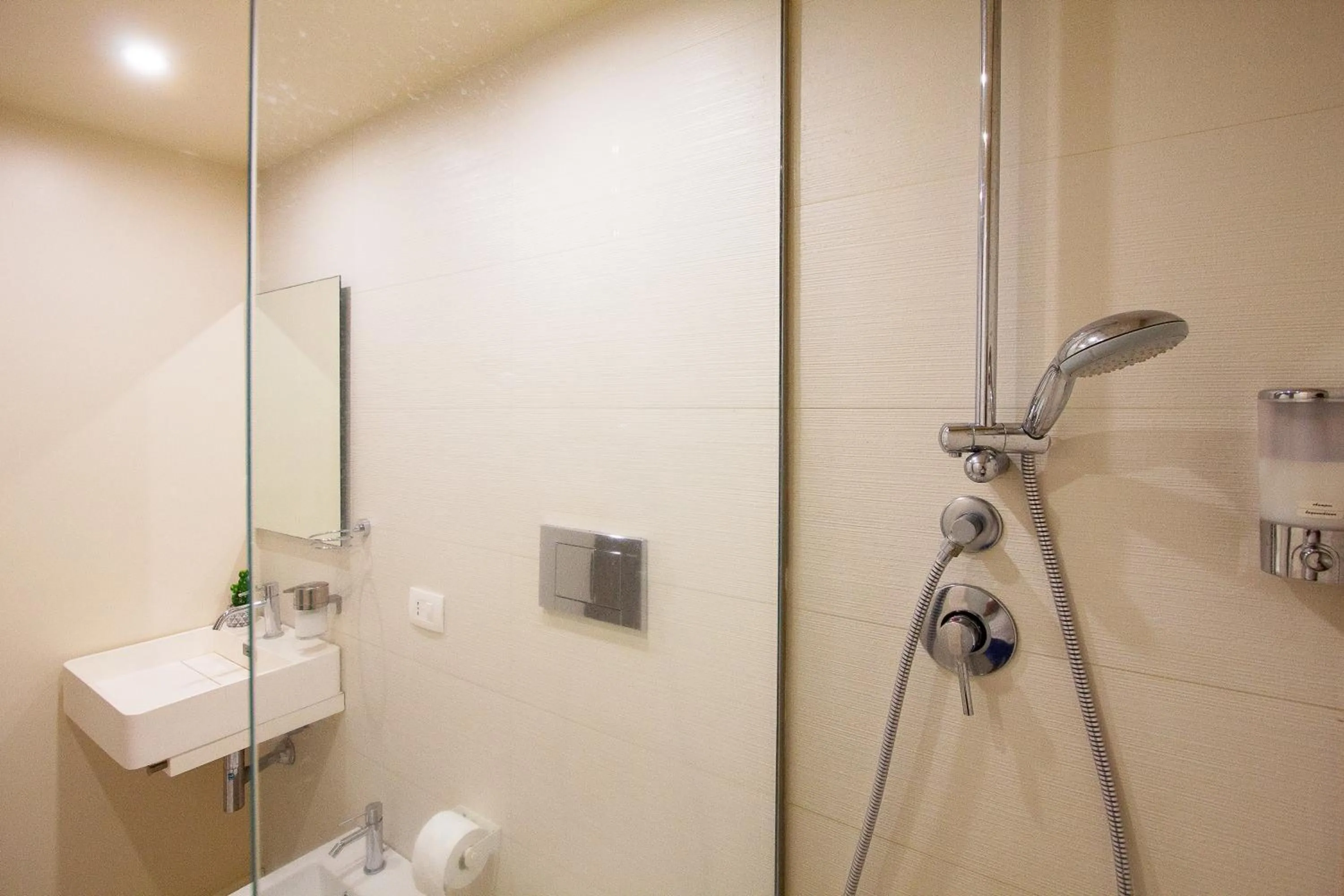 Shower in Stesicoro Exclusive House