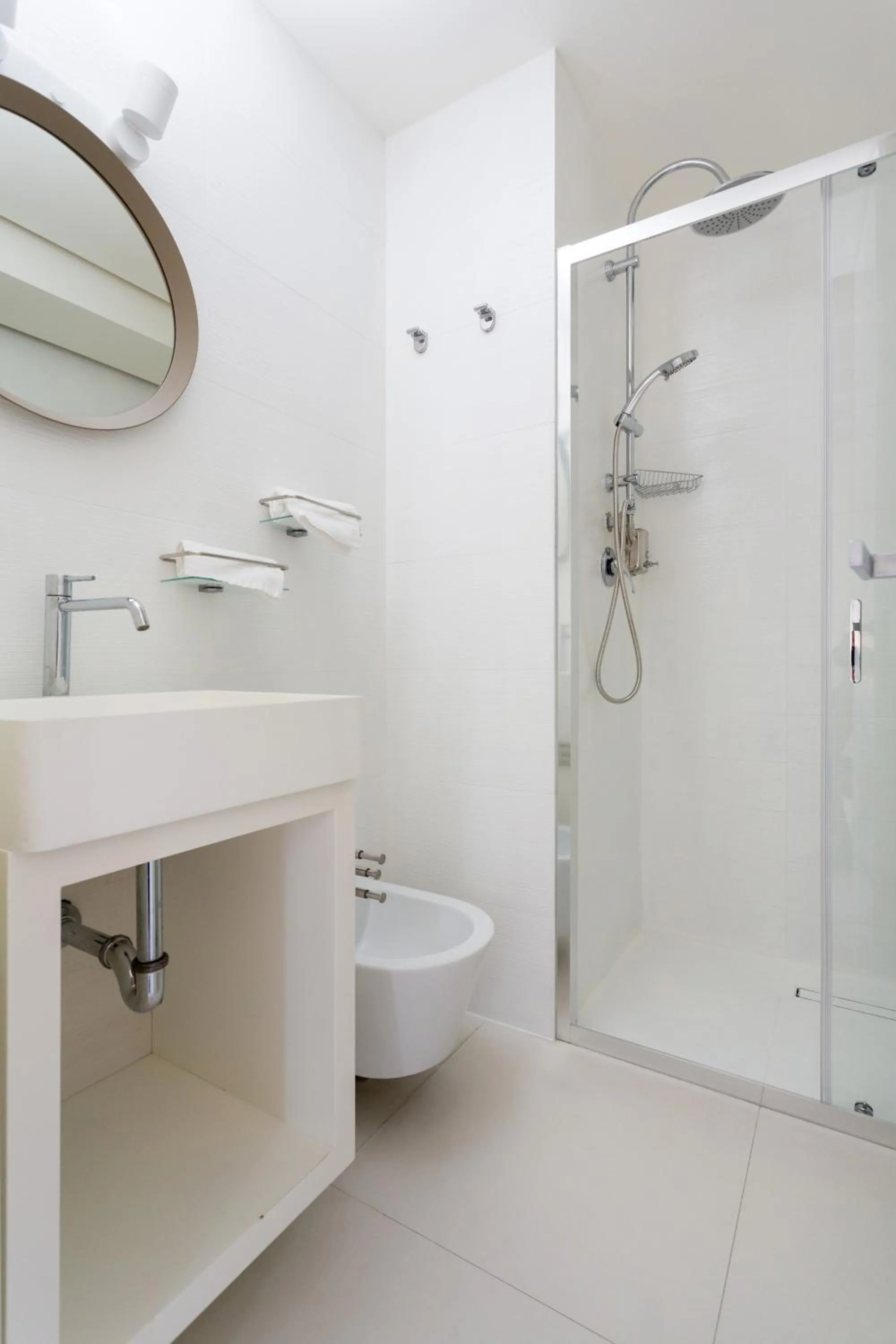 Shower in Stesicoro Exclusive House