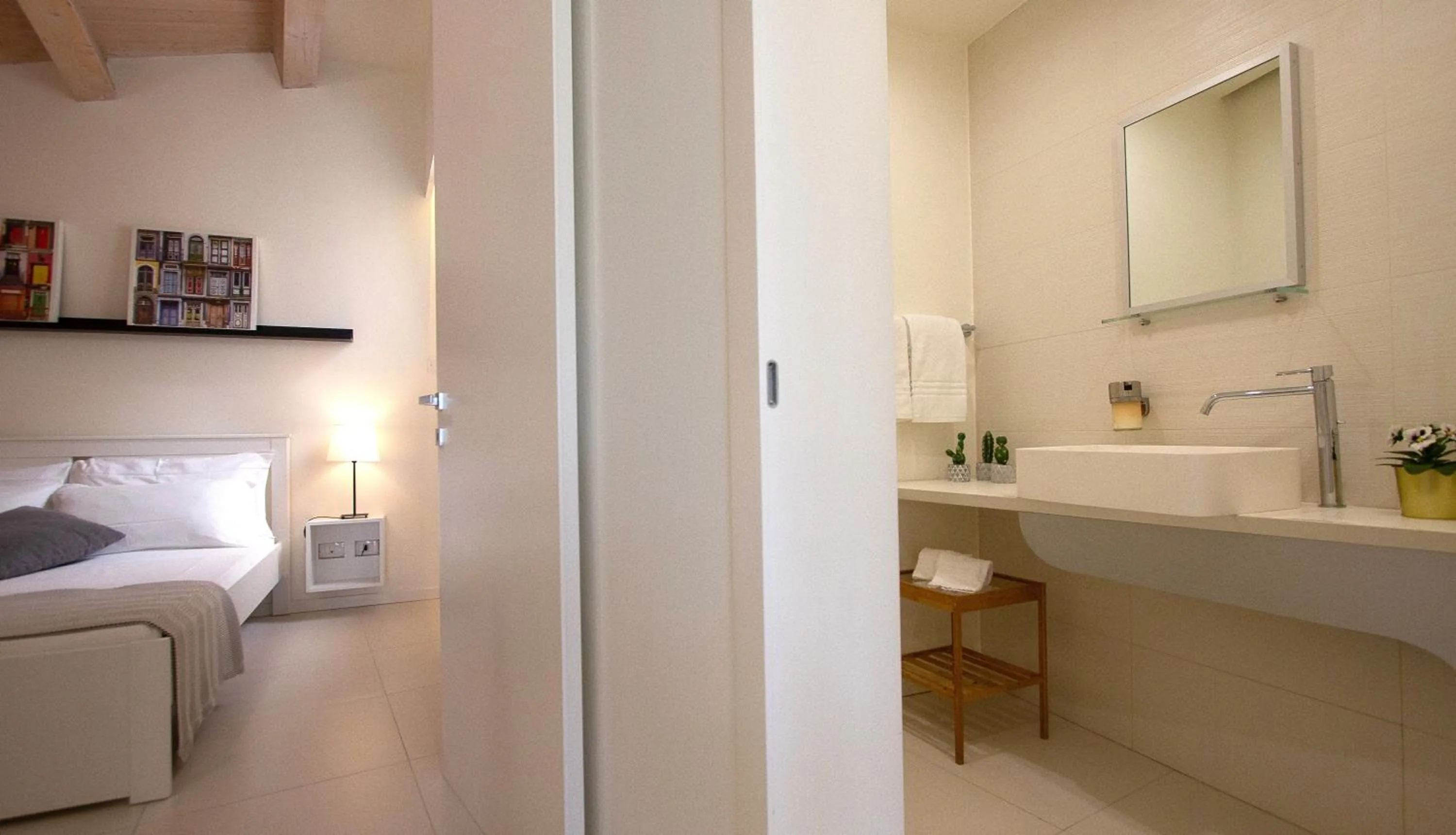 Shower in Stesicoro Exclusive House