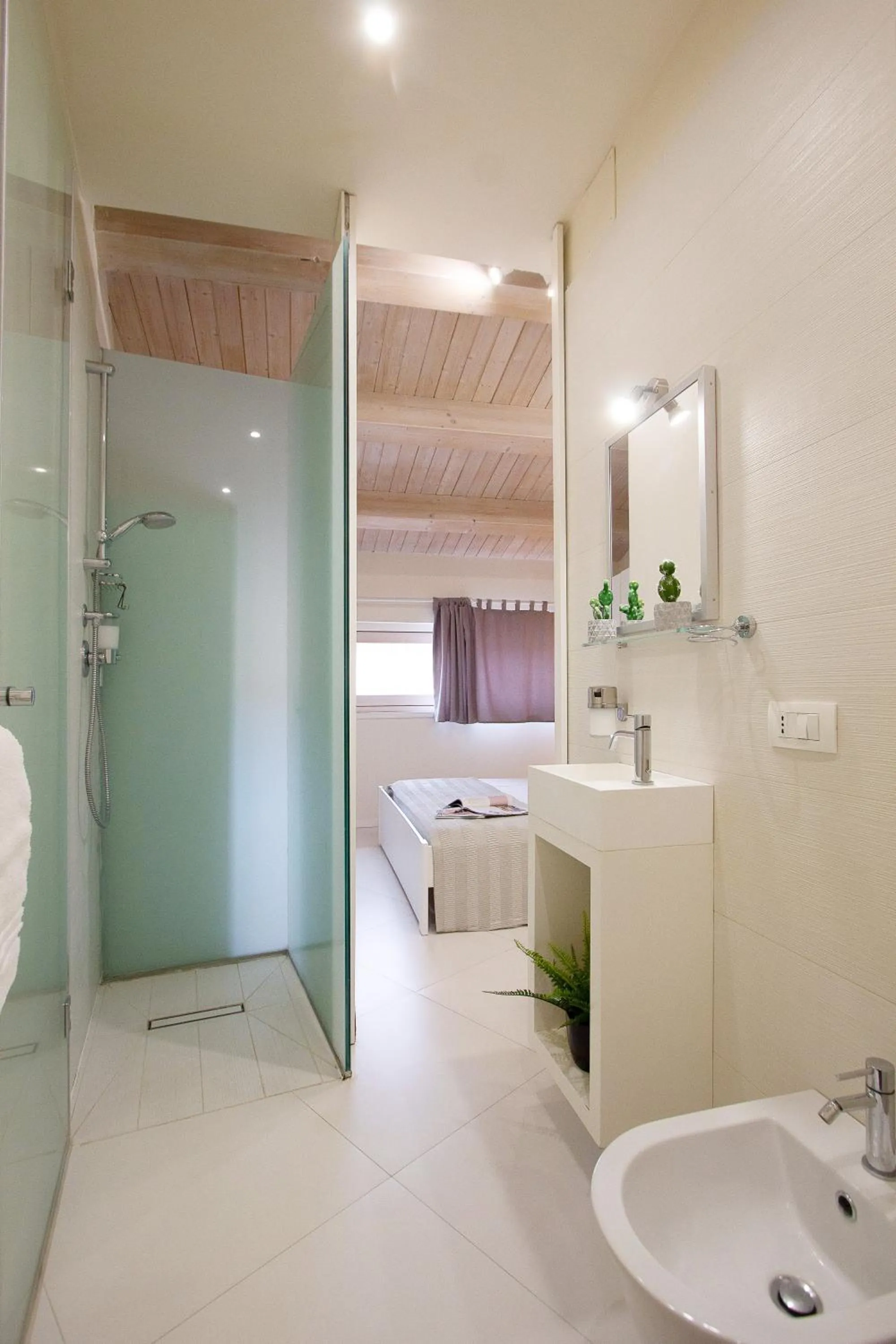 Shower in Stesicoro Exclusive House