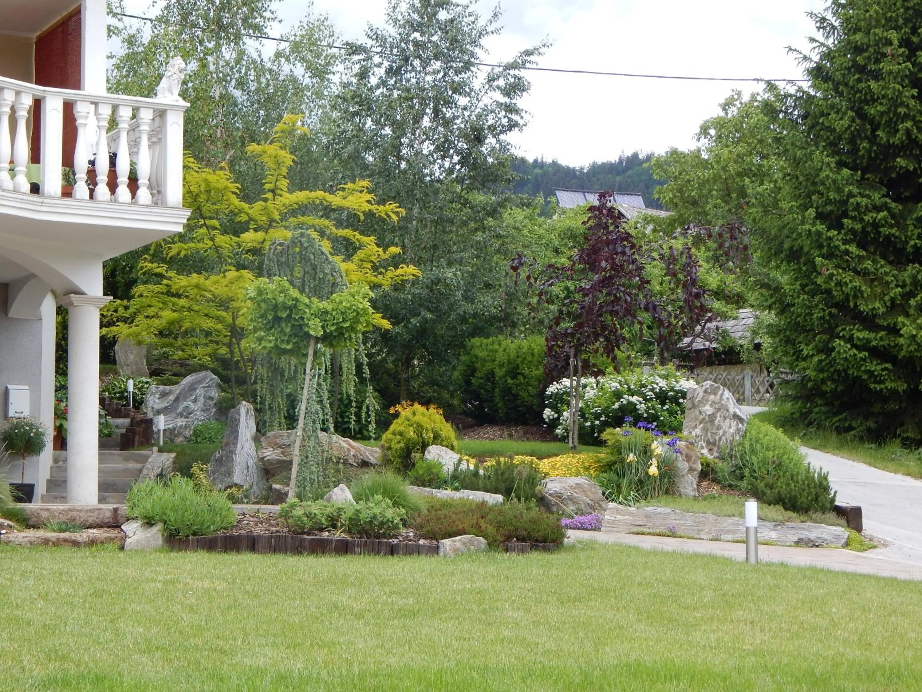 Garden view in Rooms Ambrožič