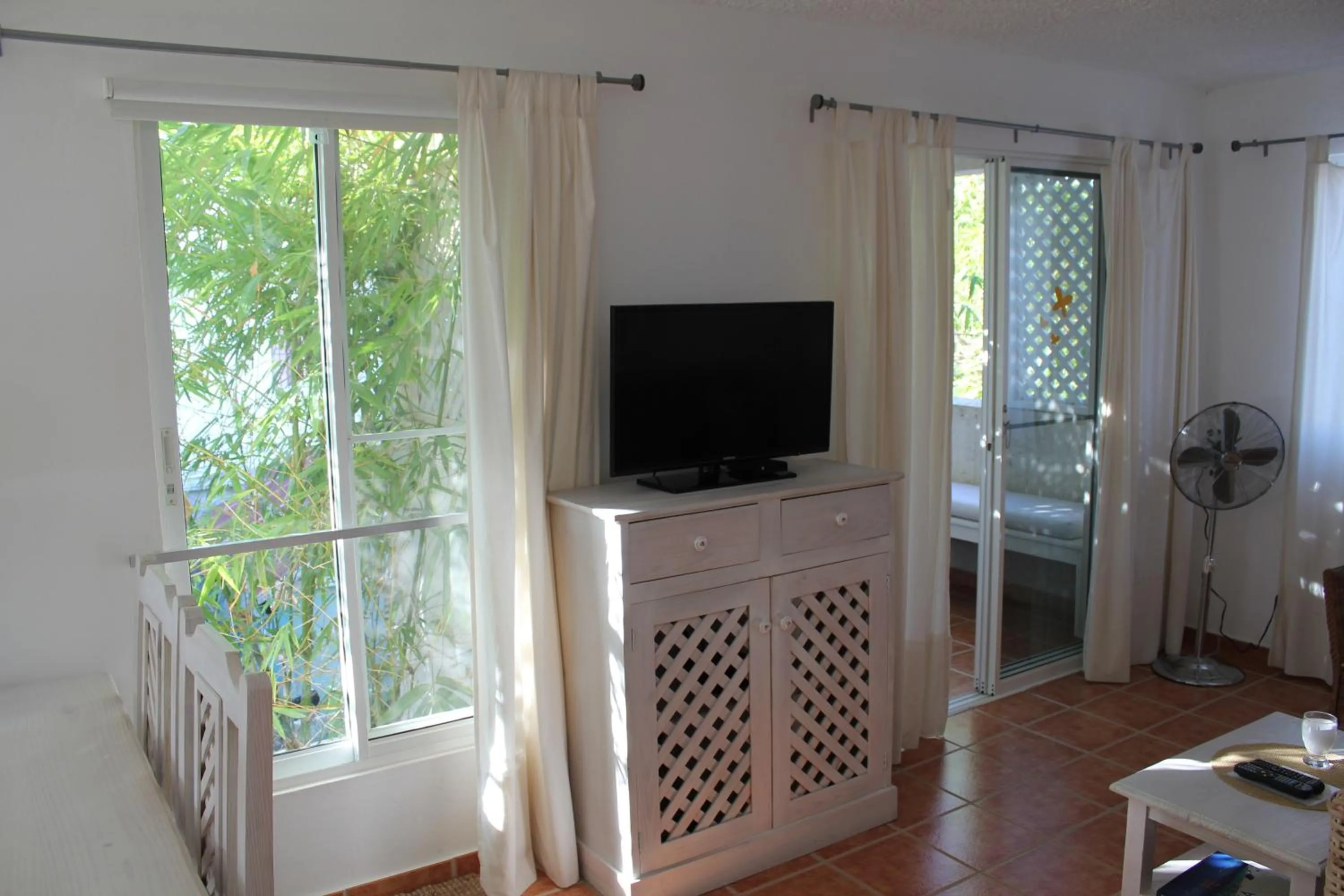TV and multimedia in Bayahibe Guest House Hotel