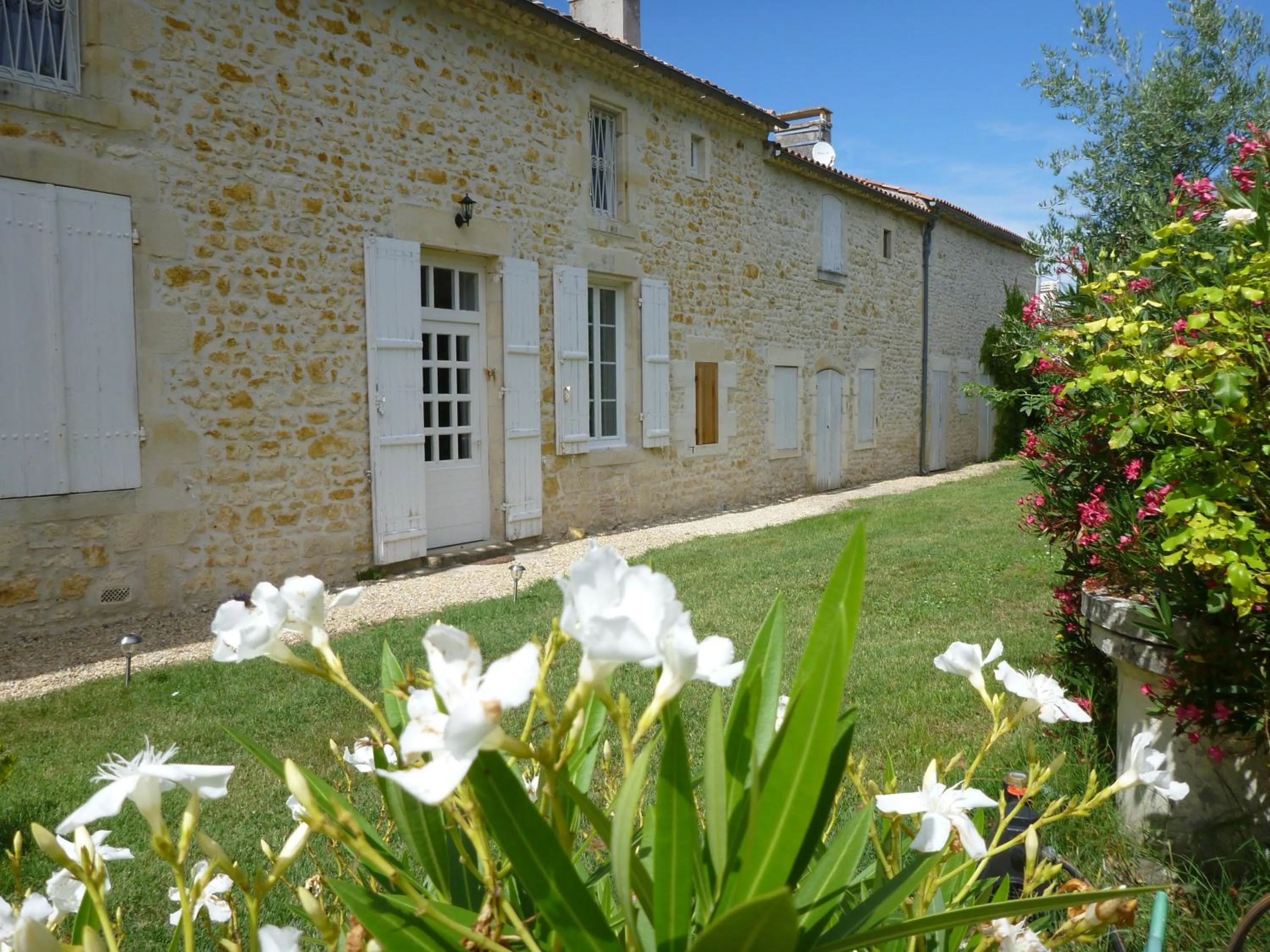 Facade/entrance in Domaine du Papillon