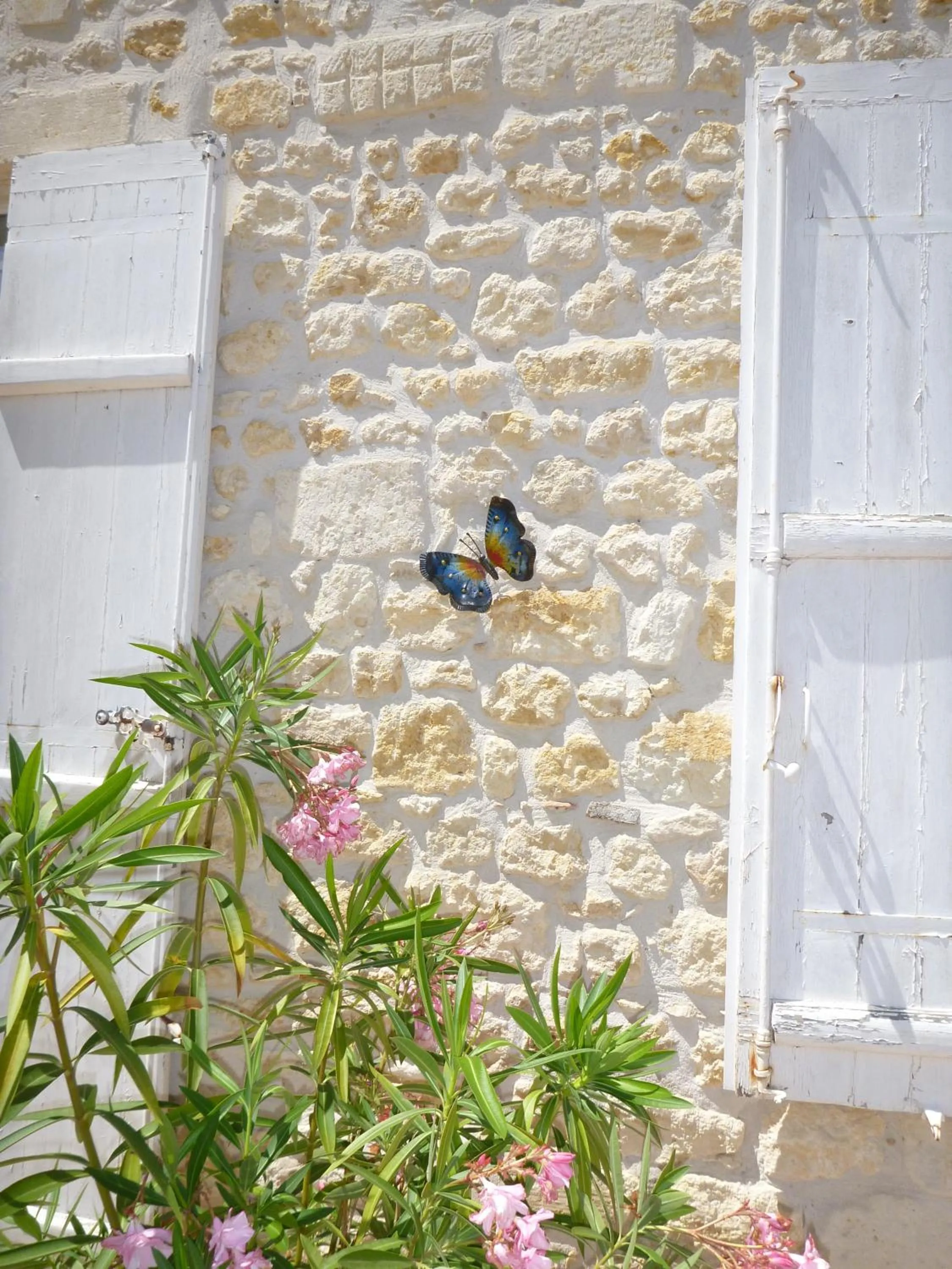 Facade/entrance in Domaine du Papillon