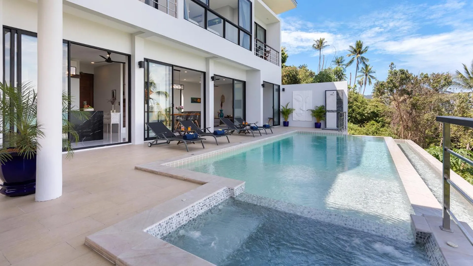 L'Esterel Villa - A Tropical Oasis at Maenam Hills