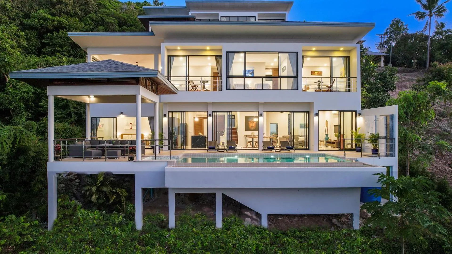 L'Esterel Villa - A Tropical Oasis at Maenam Hills