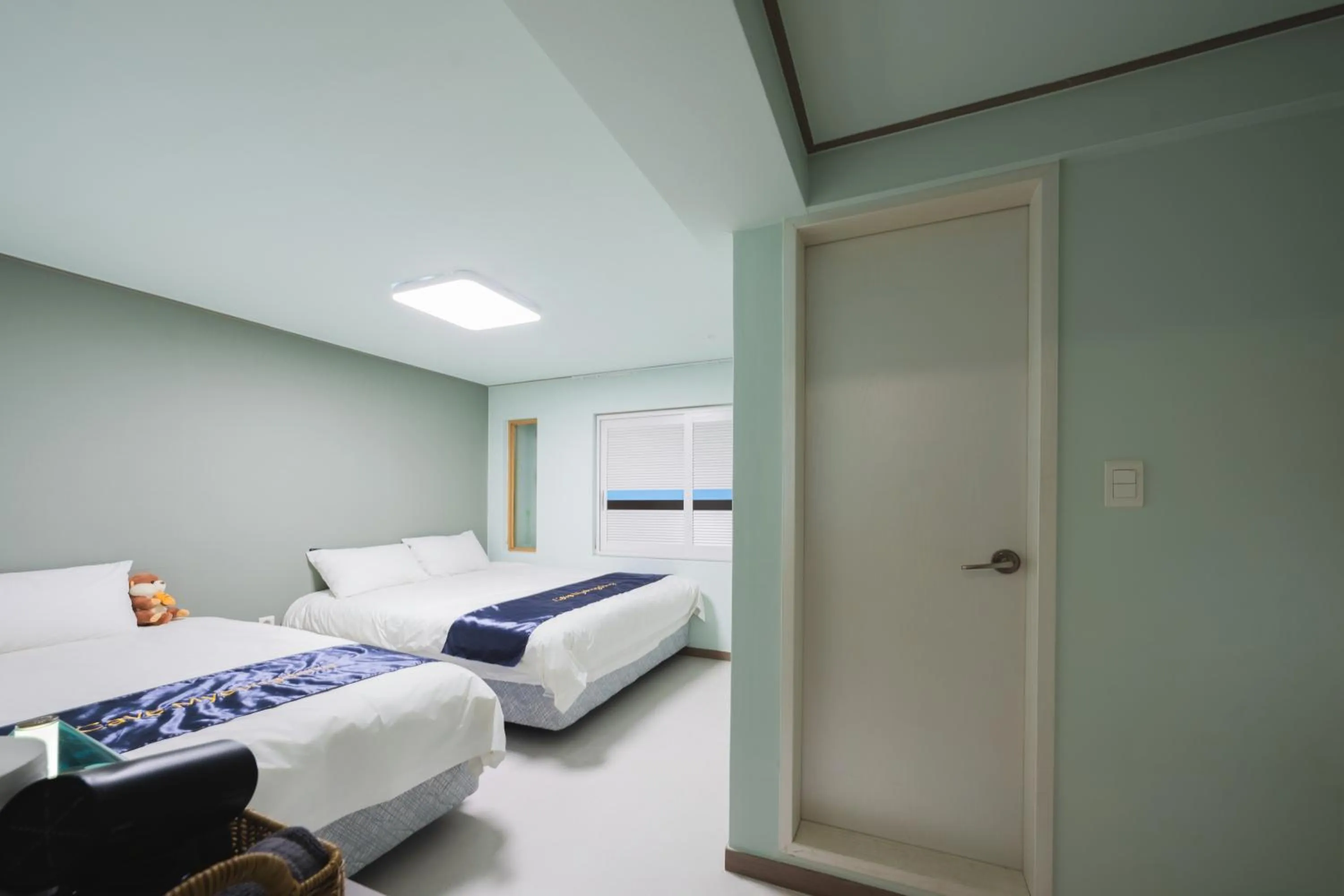 Decorative detail, Bed in Cave Myeongdong