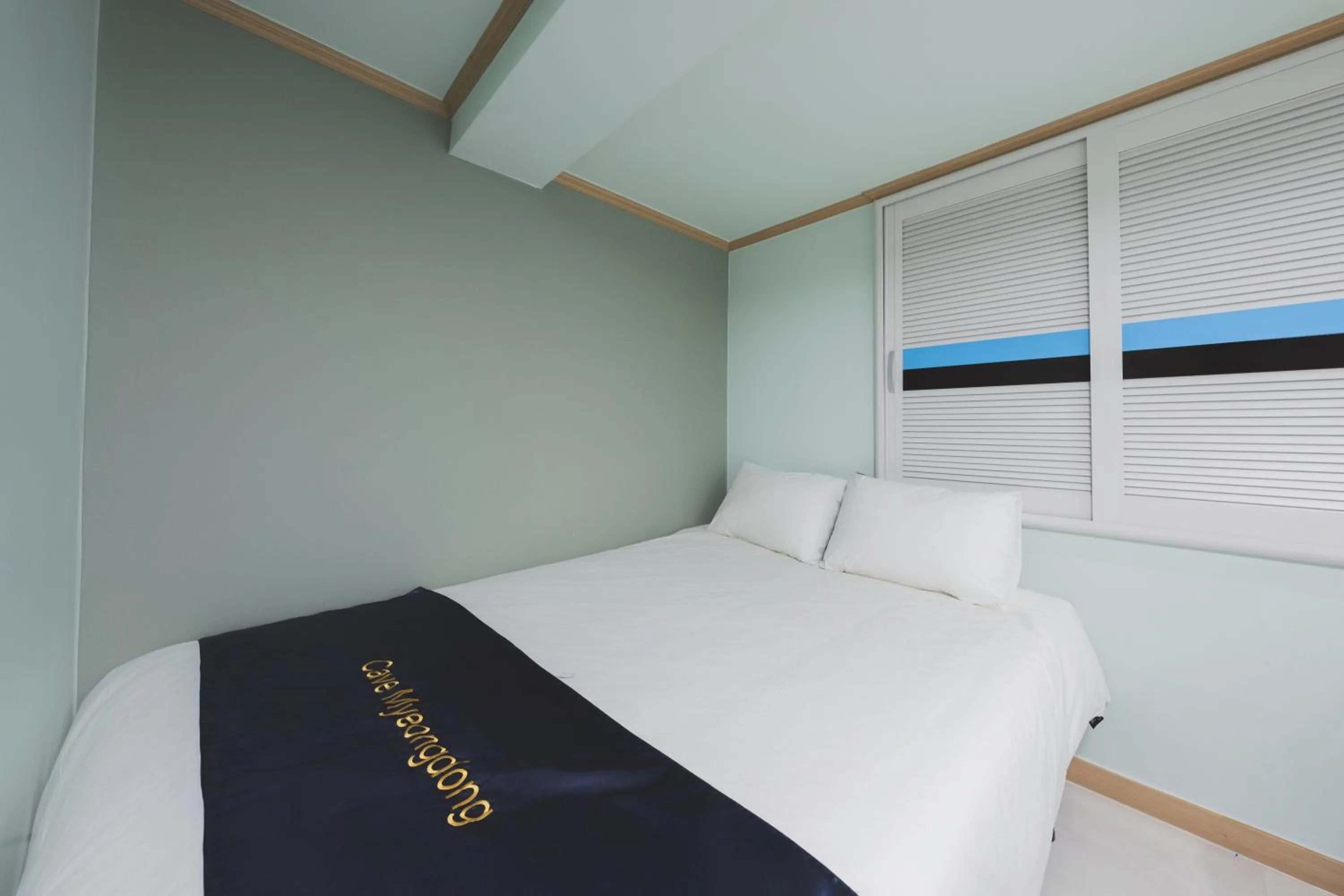 Decorative detail, Bed in Cave Myeongdong