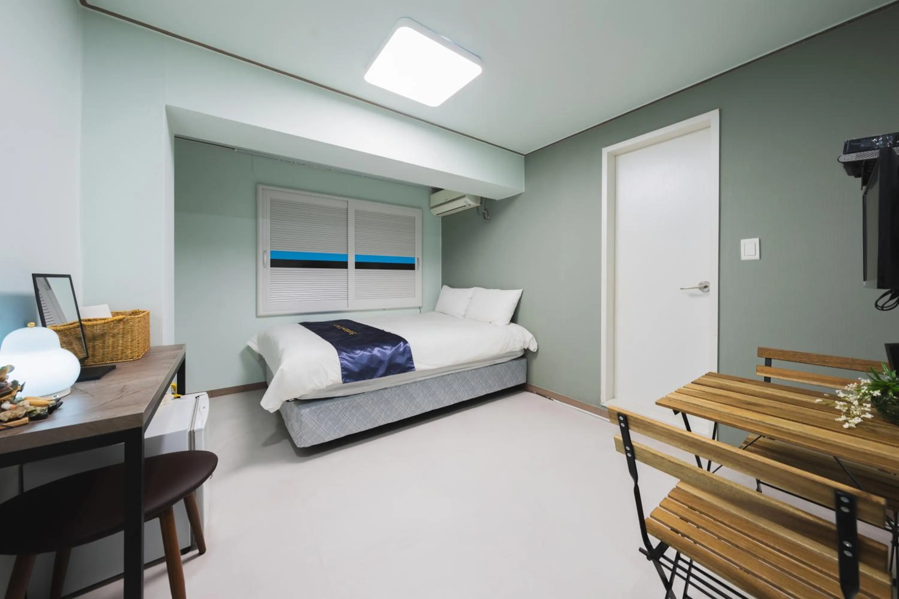 Bedroom, Bed in Cave Myeongdong