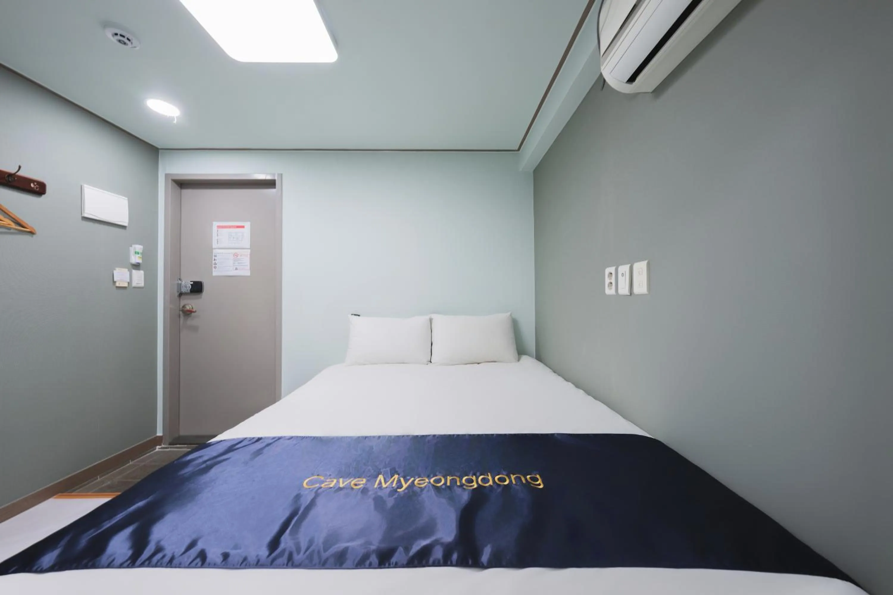 Bedroom, Bed in Cave Myeongdong