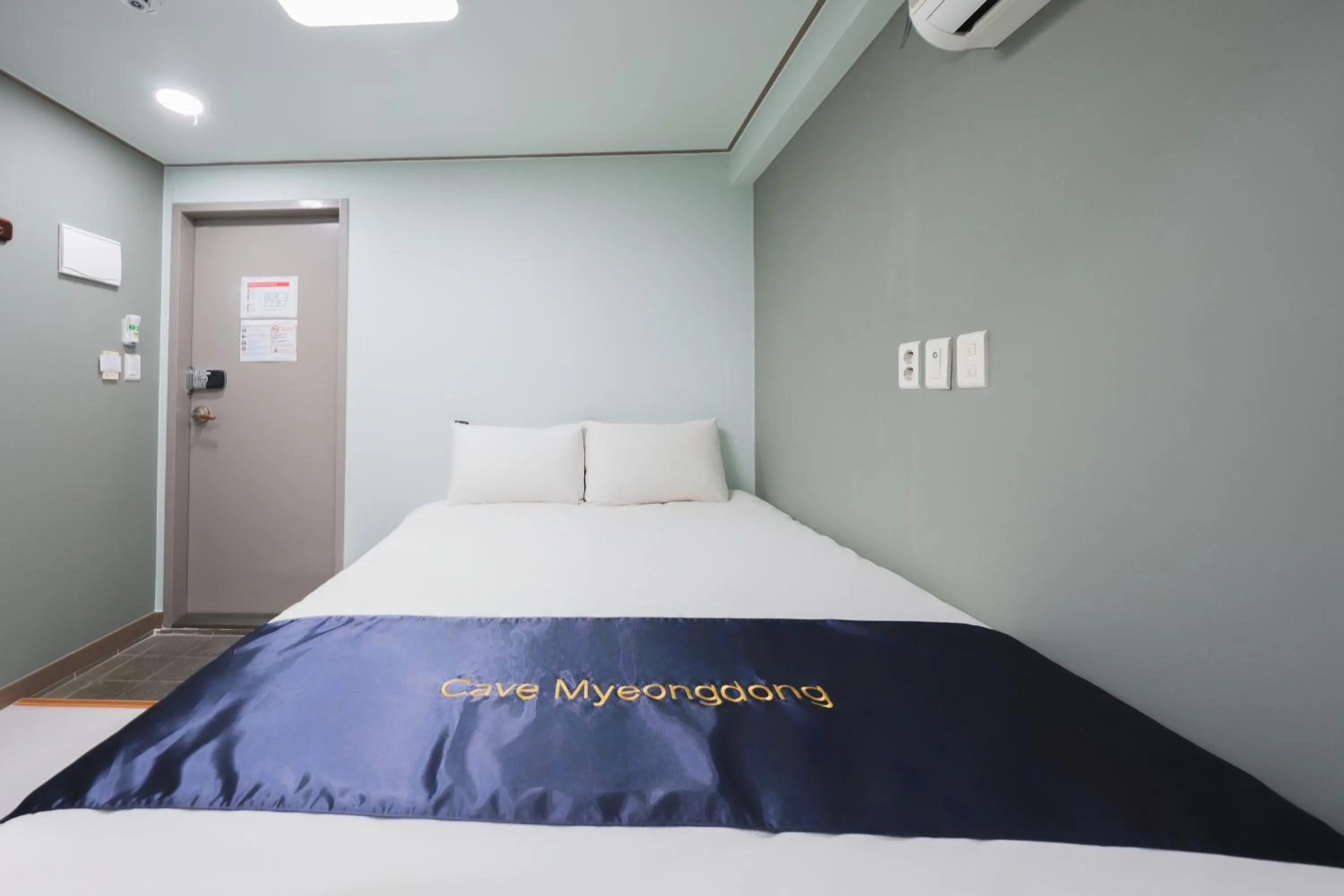 Bedroom, Bed in Cave Myeongdong