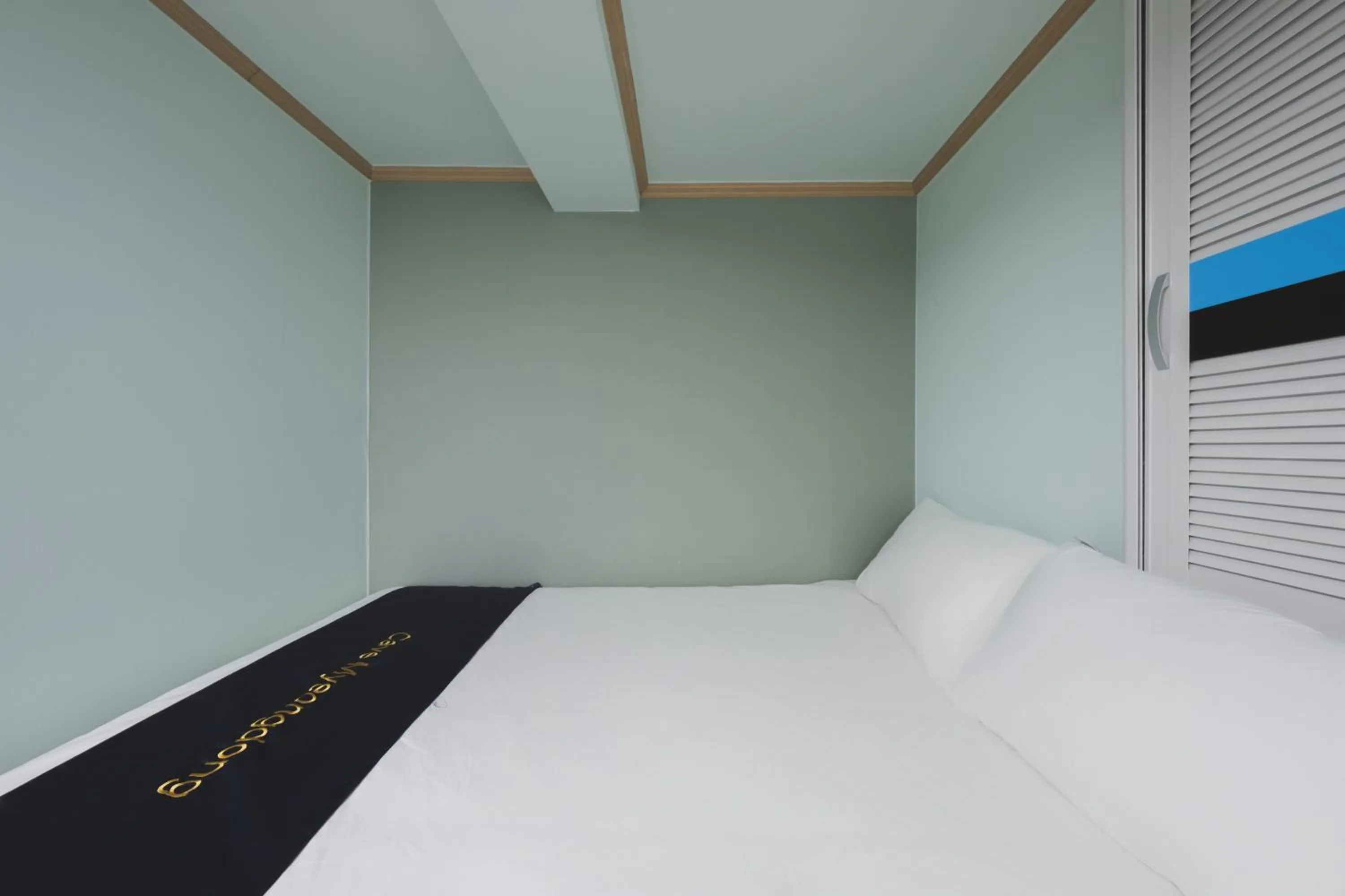 Decorative detail, Bed in Cave Myeongdong