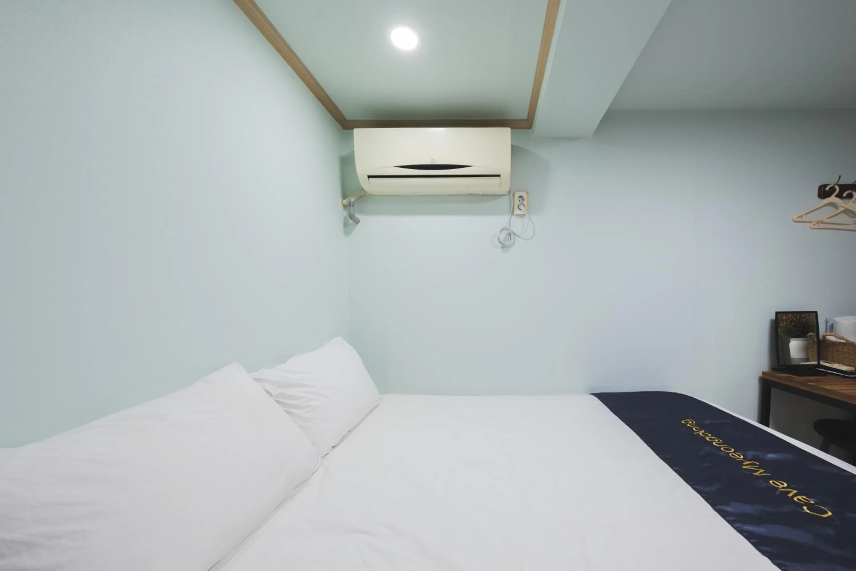 Decorative detail, Bed in Cave Myeongdong