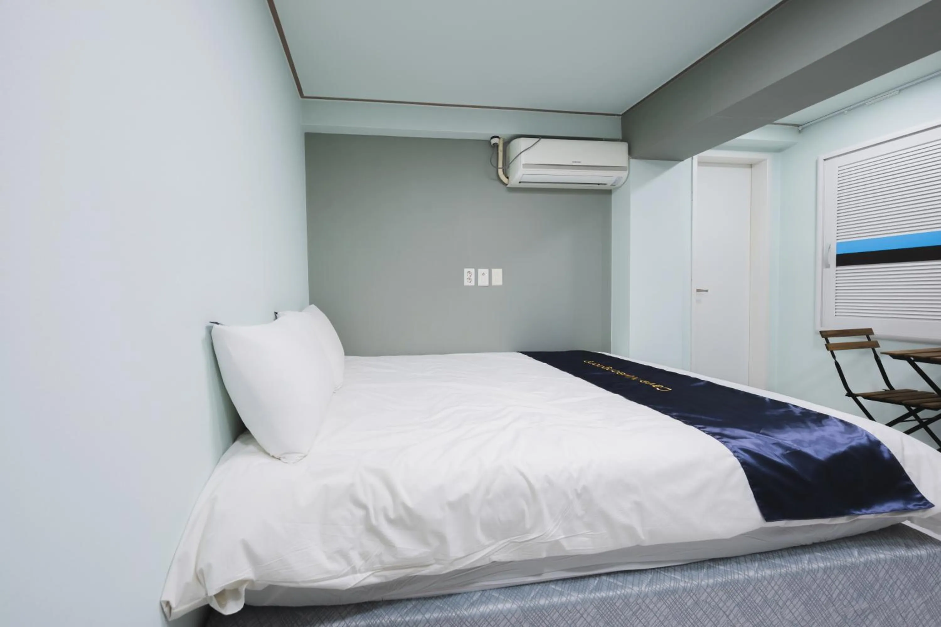 Bedroom, Bed in Cave Myeongdong