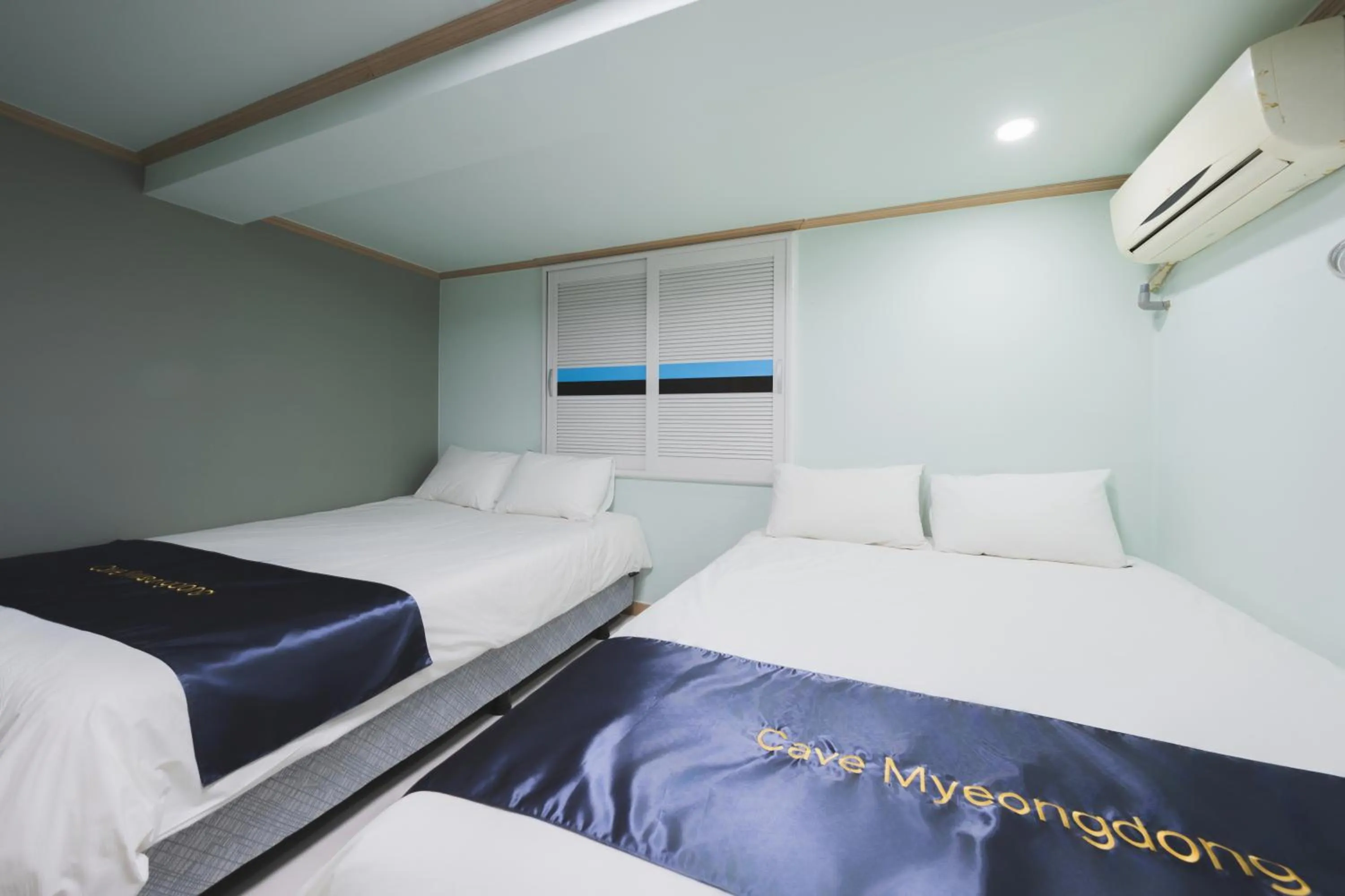 Decorative detail, Bed in Cave Myeongdong