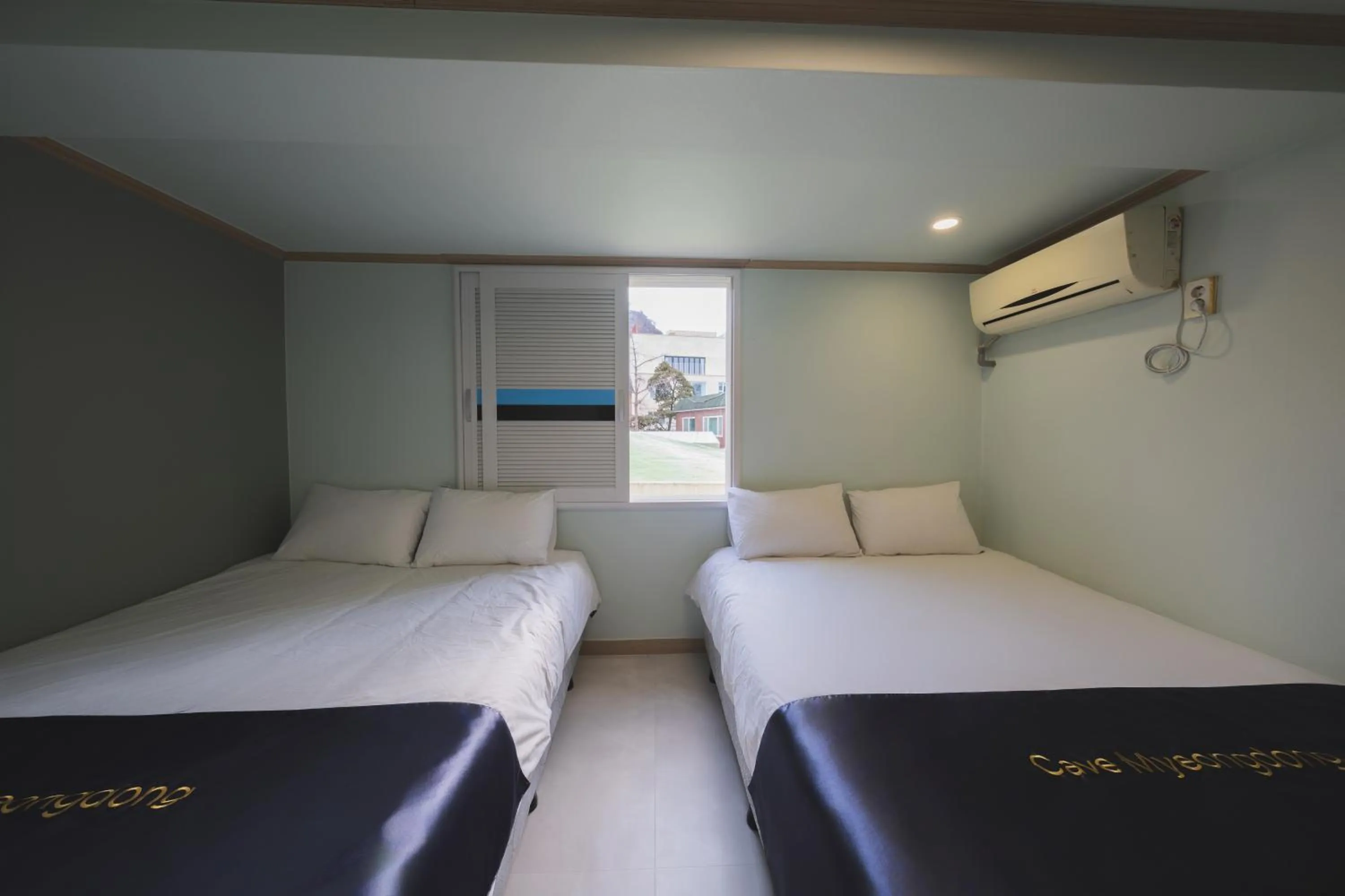 Decorative detail, Bed in Cave Myeongdong