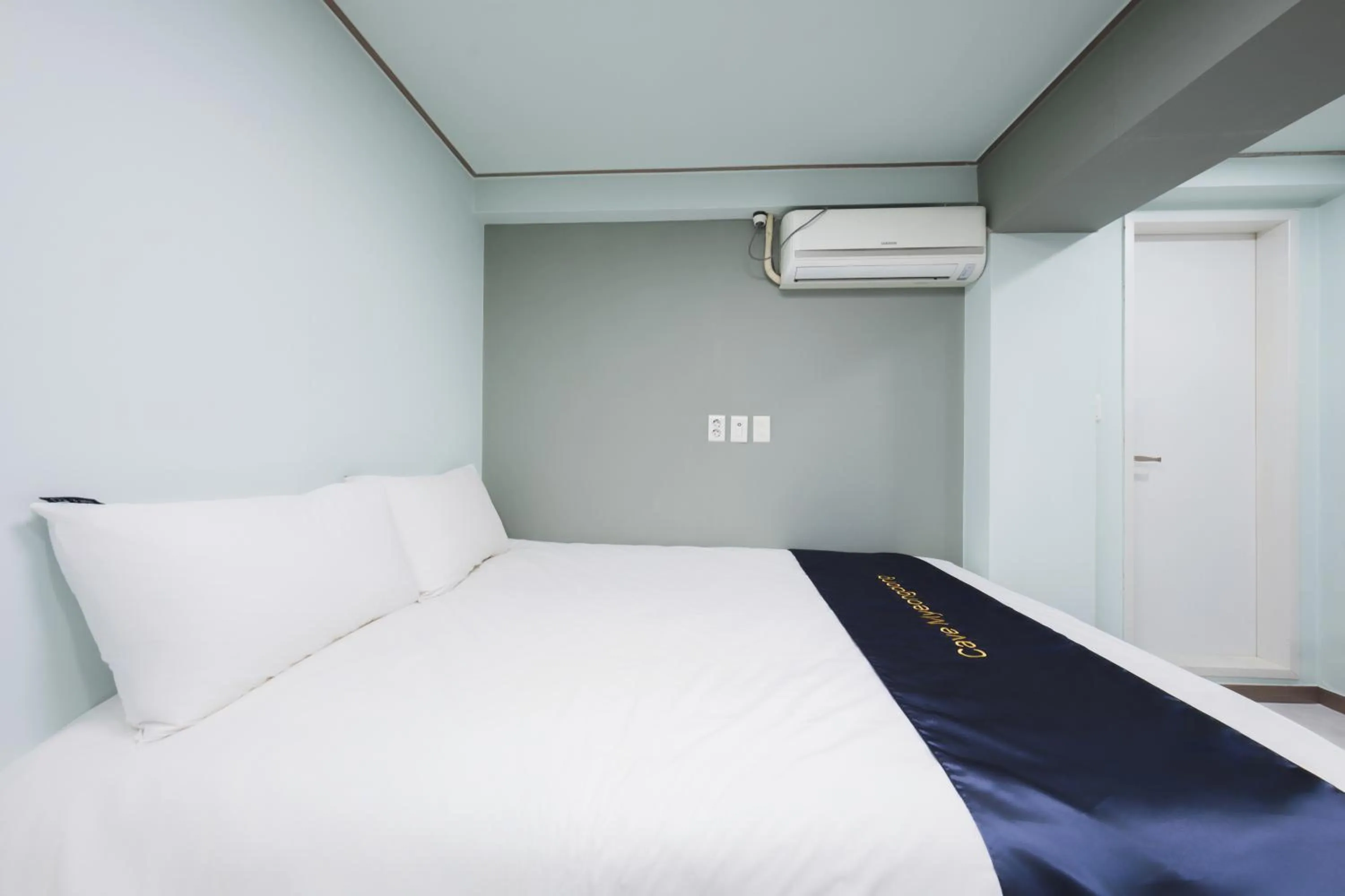 Bedroom, Bed in Cave Myeongdong