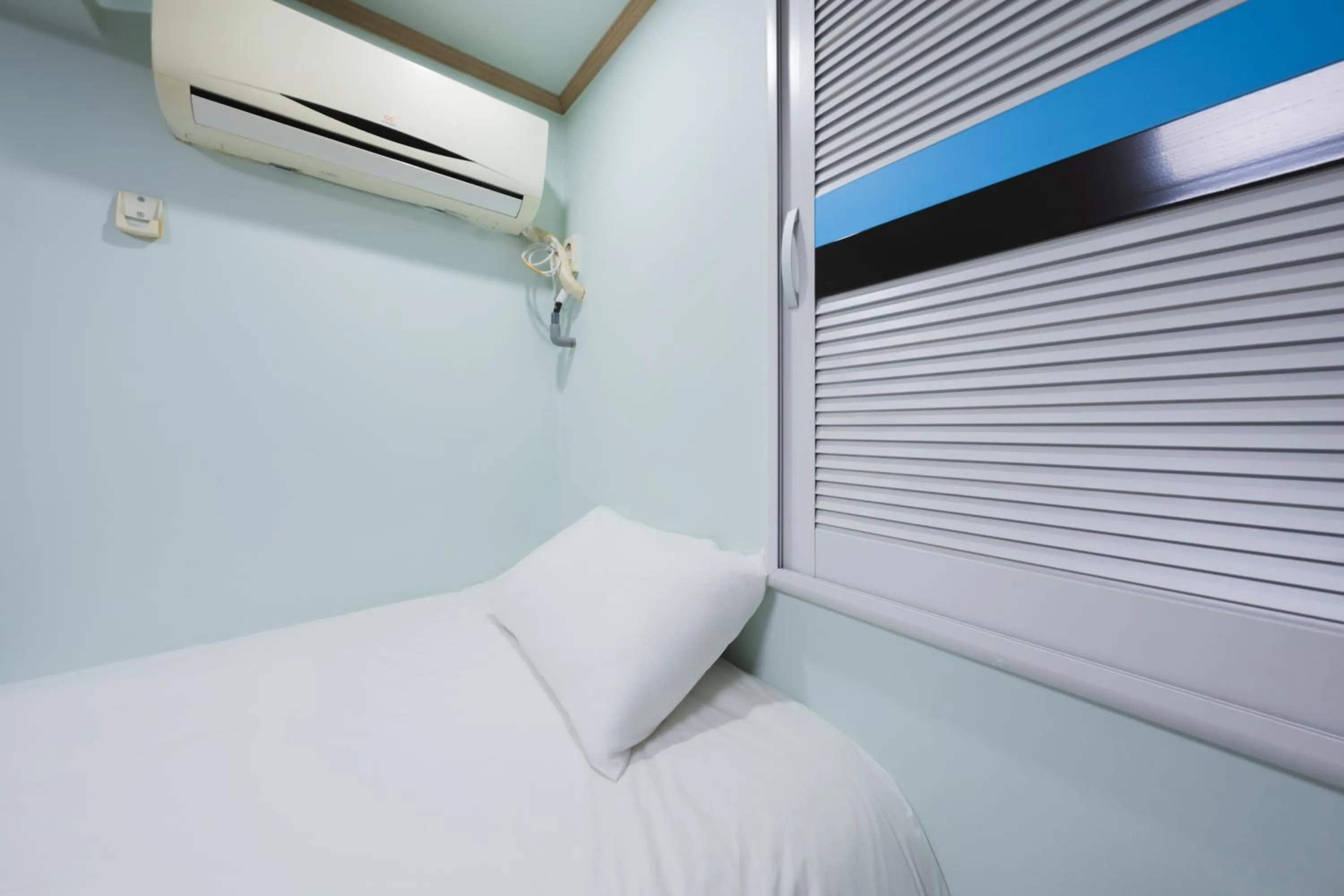 Decorative detail, Bed in Cave Myeongdong