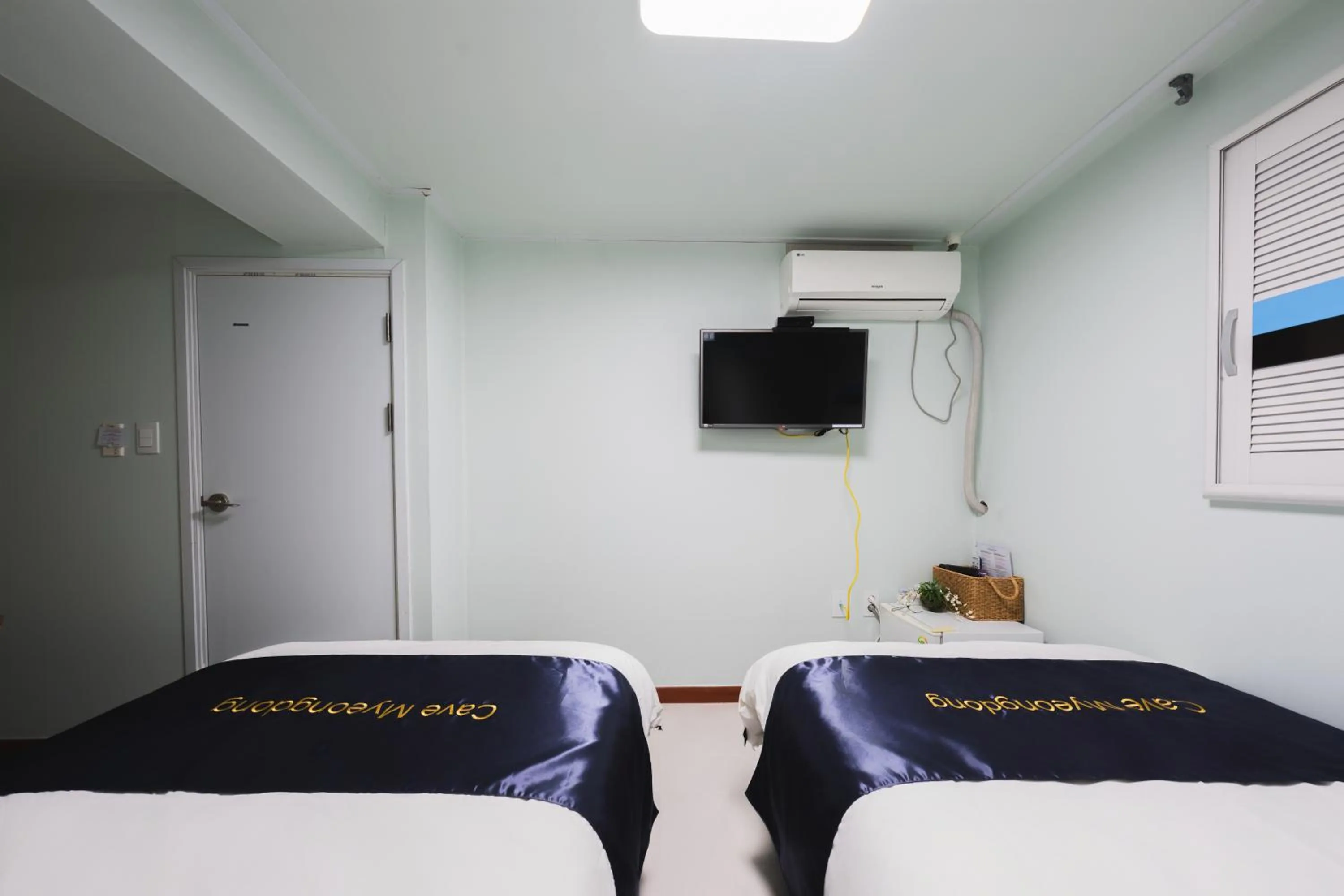 Decorative detail, Bed in Cave Myeongdong