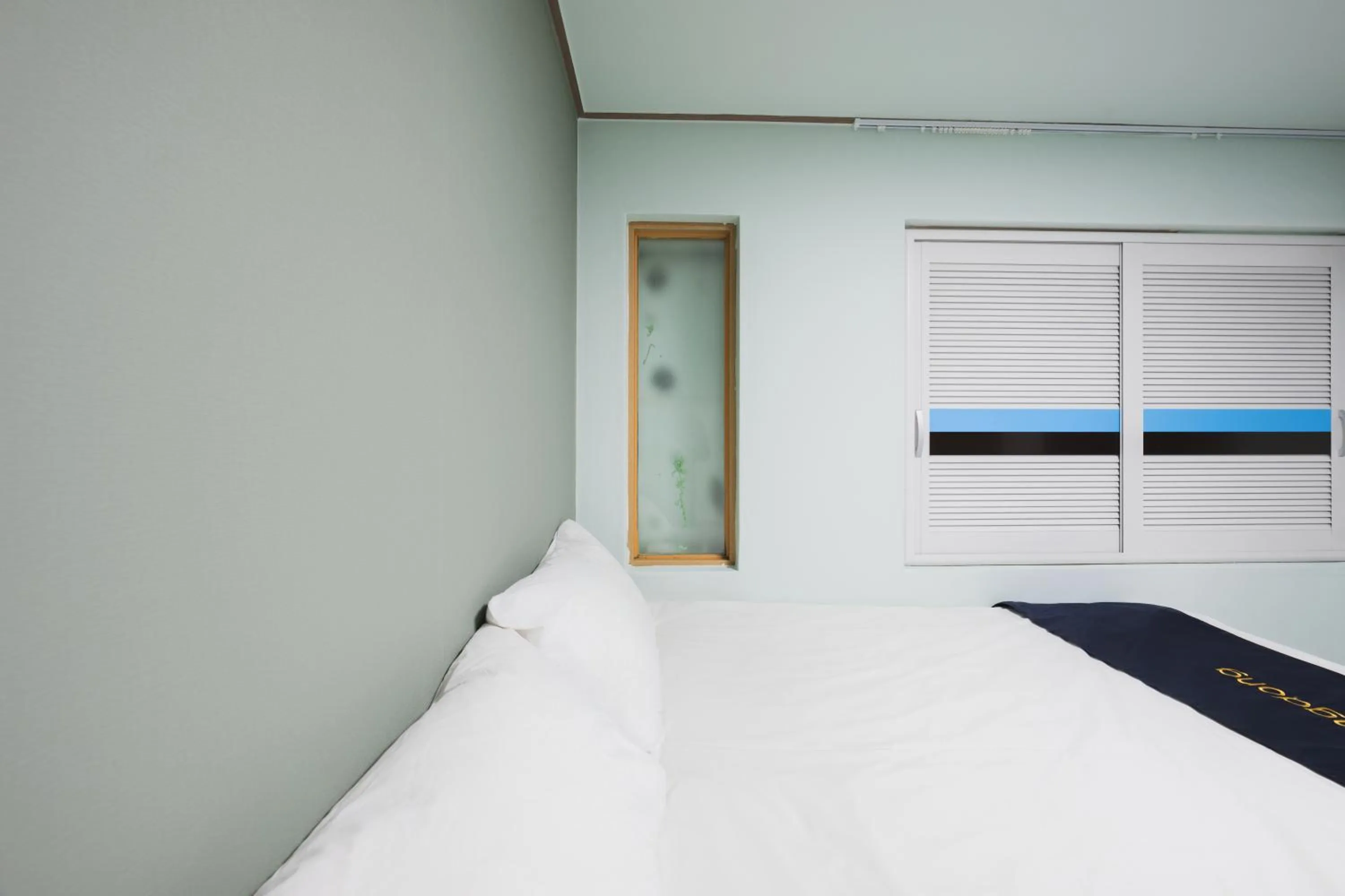 Decorative detail, Bed in Cave Myeongdong