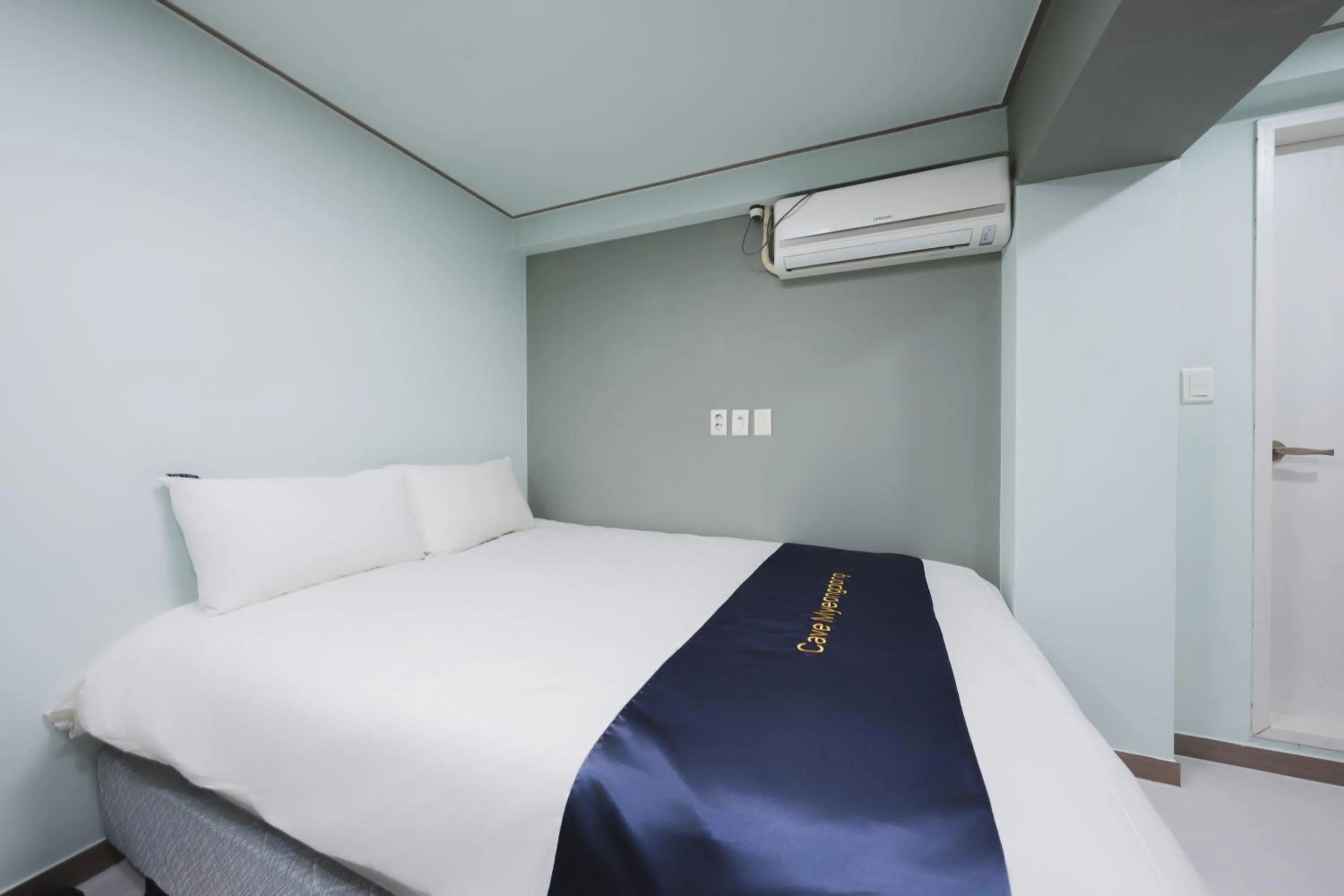 Bedroom, Bed in Cave Myeongdong