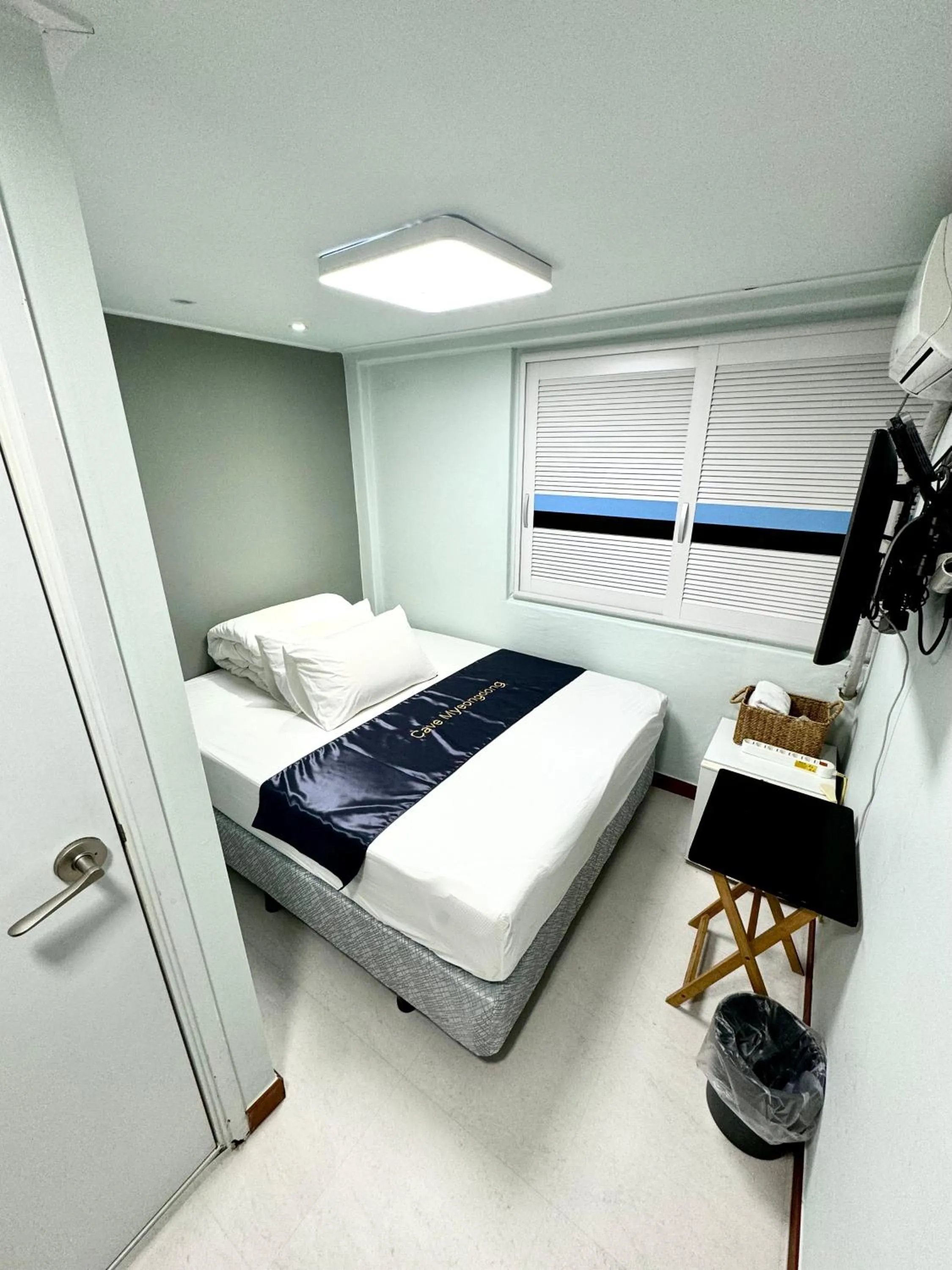 Bedroom, Bed in Cave Myeongdong