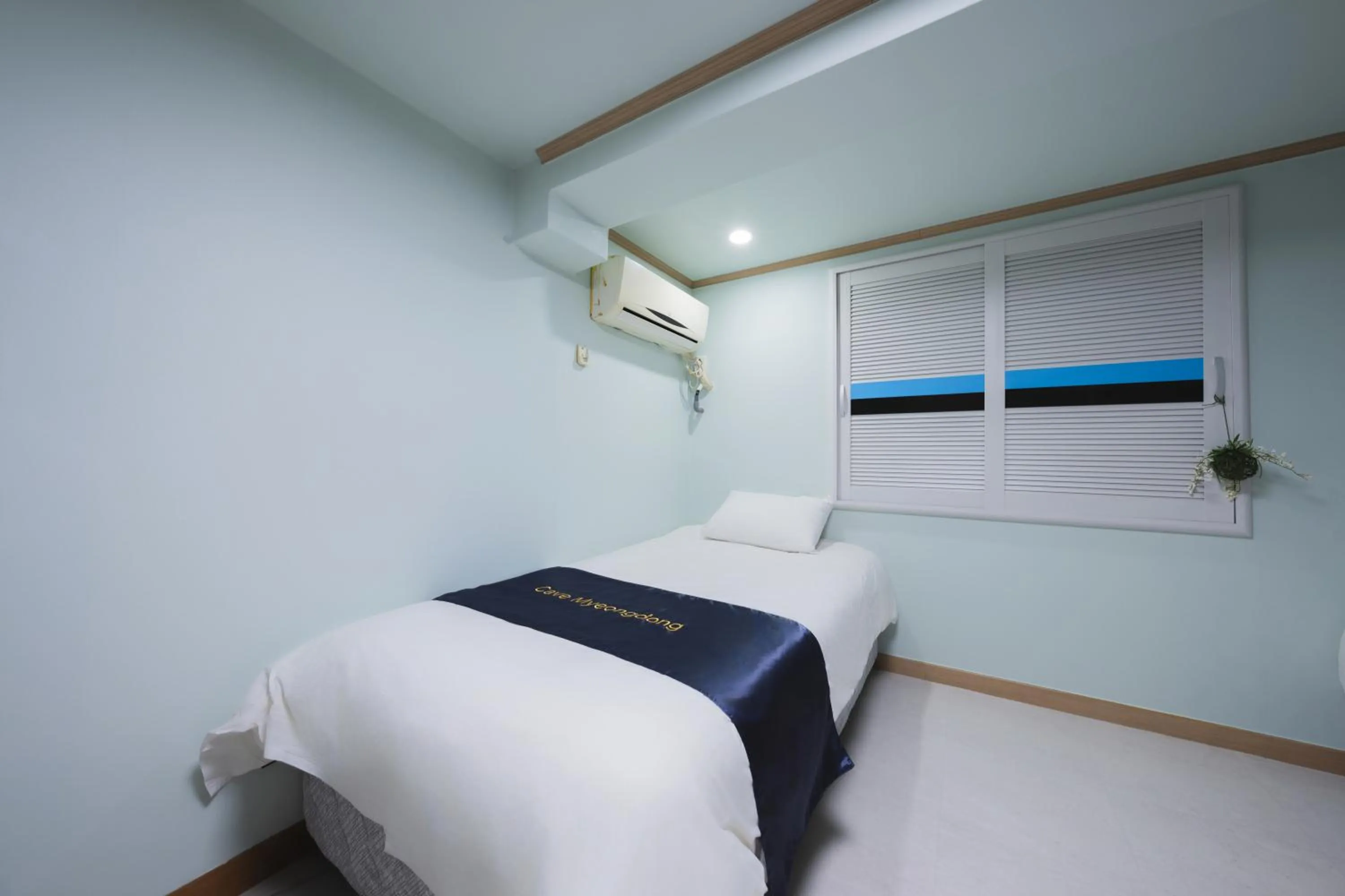 Decorative detail, Bed in Cave Myeongdong