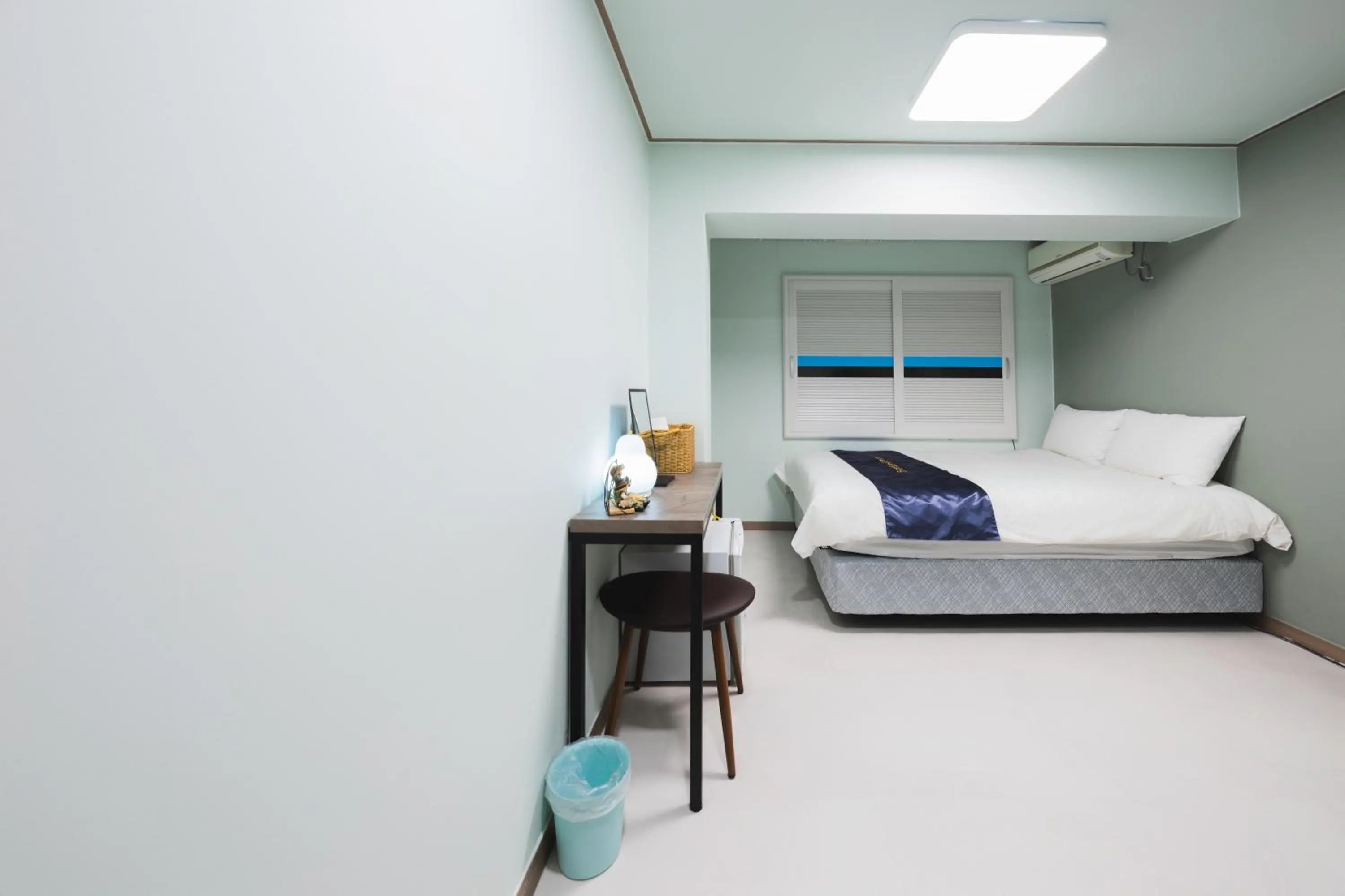 Bedroom, Bed in Cave Myeongdong