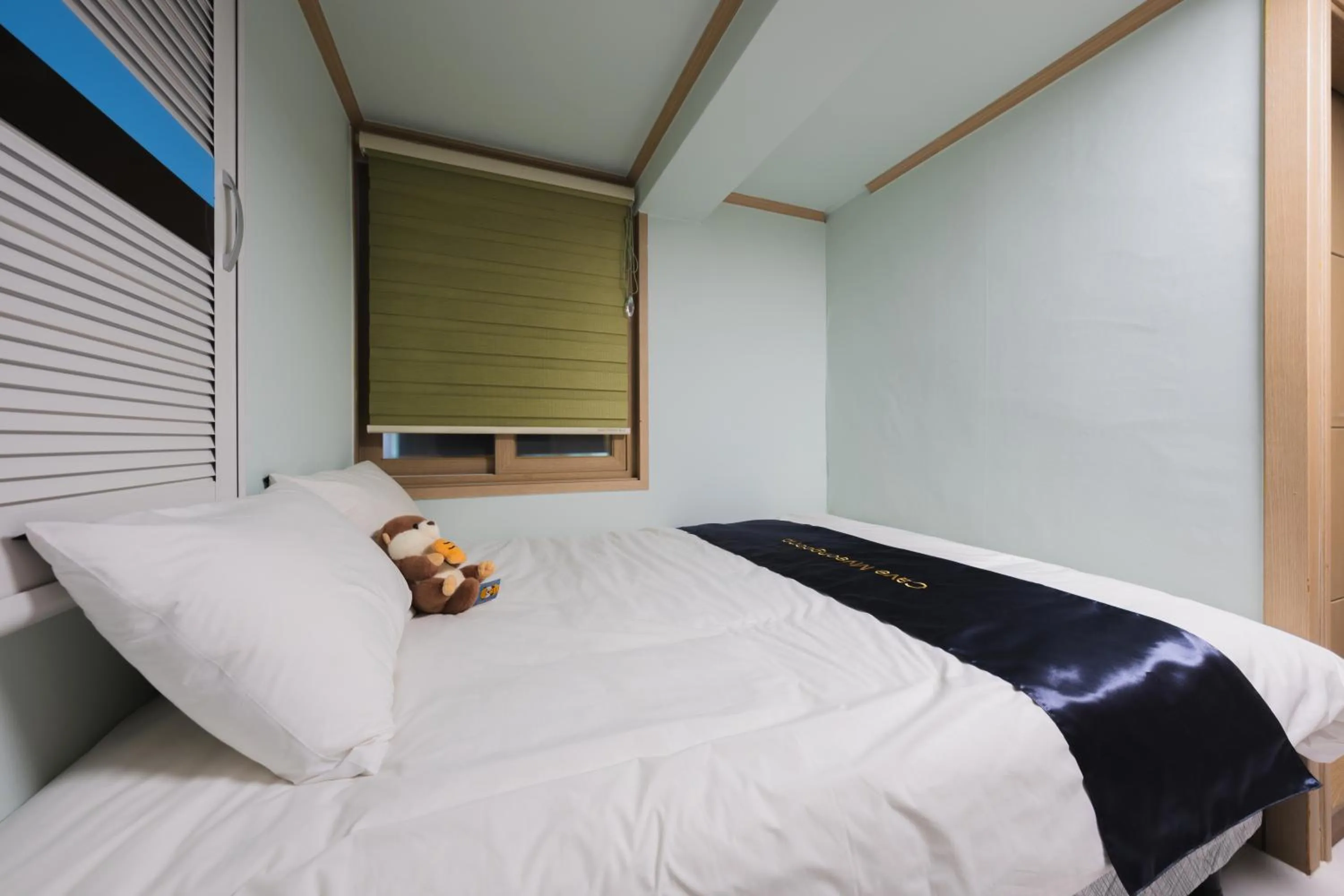 Decorative detail, Bed in Cave Myeongdong