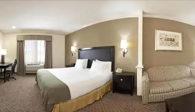 Superior Queen Room in ASPEN GRAND HOTEL LaPorte Superior Queen Room in ASPEN GRAND HOTEL LaPorte