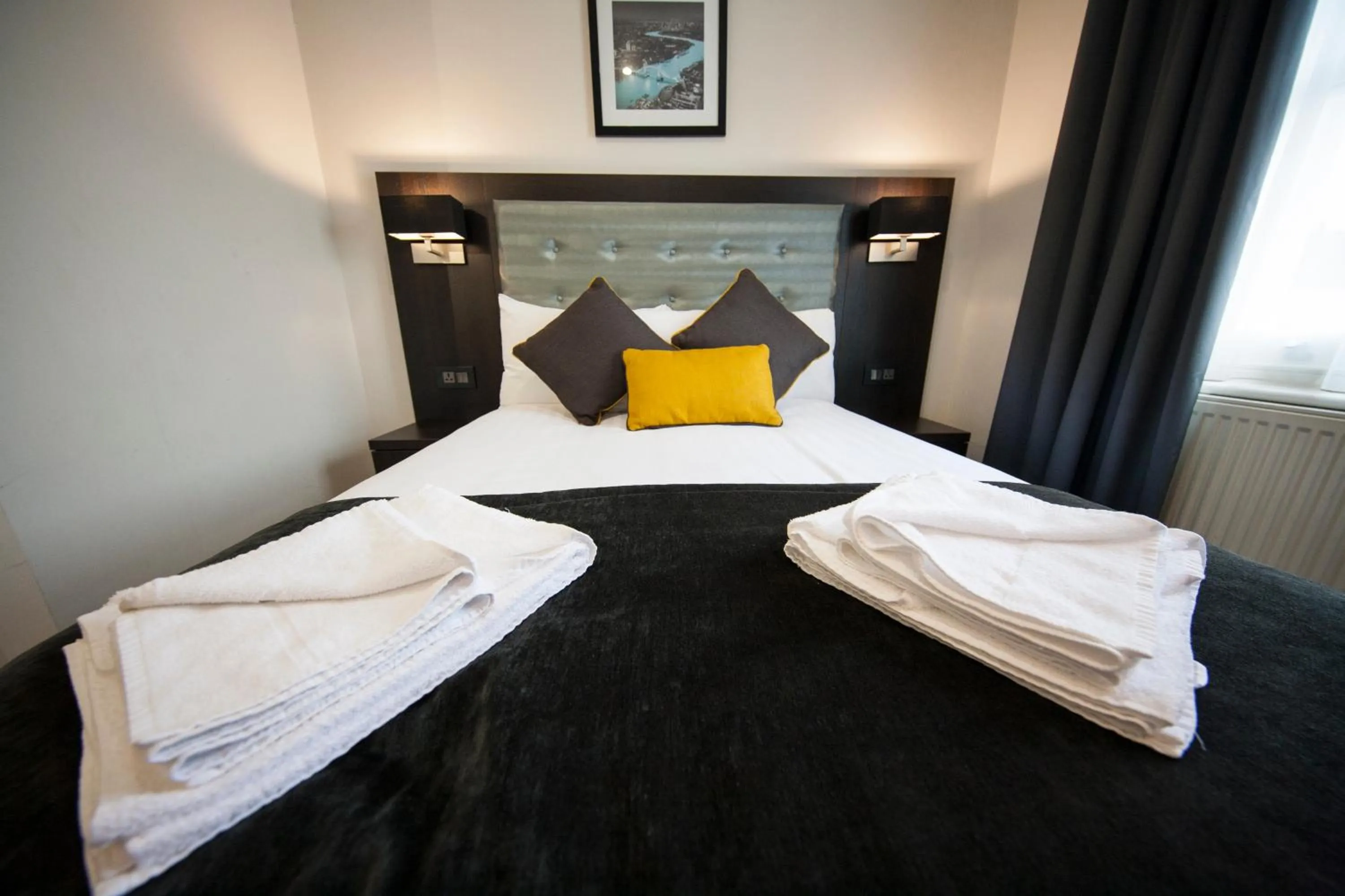 Bed in St George's Inn Victoria