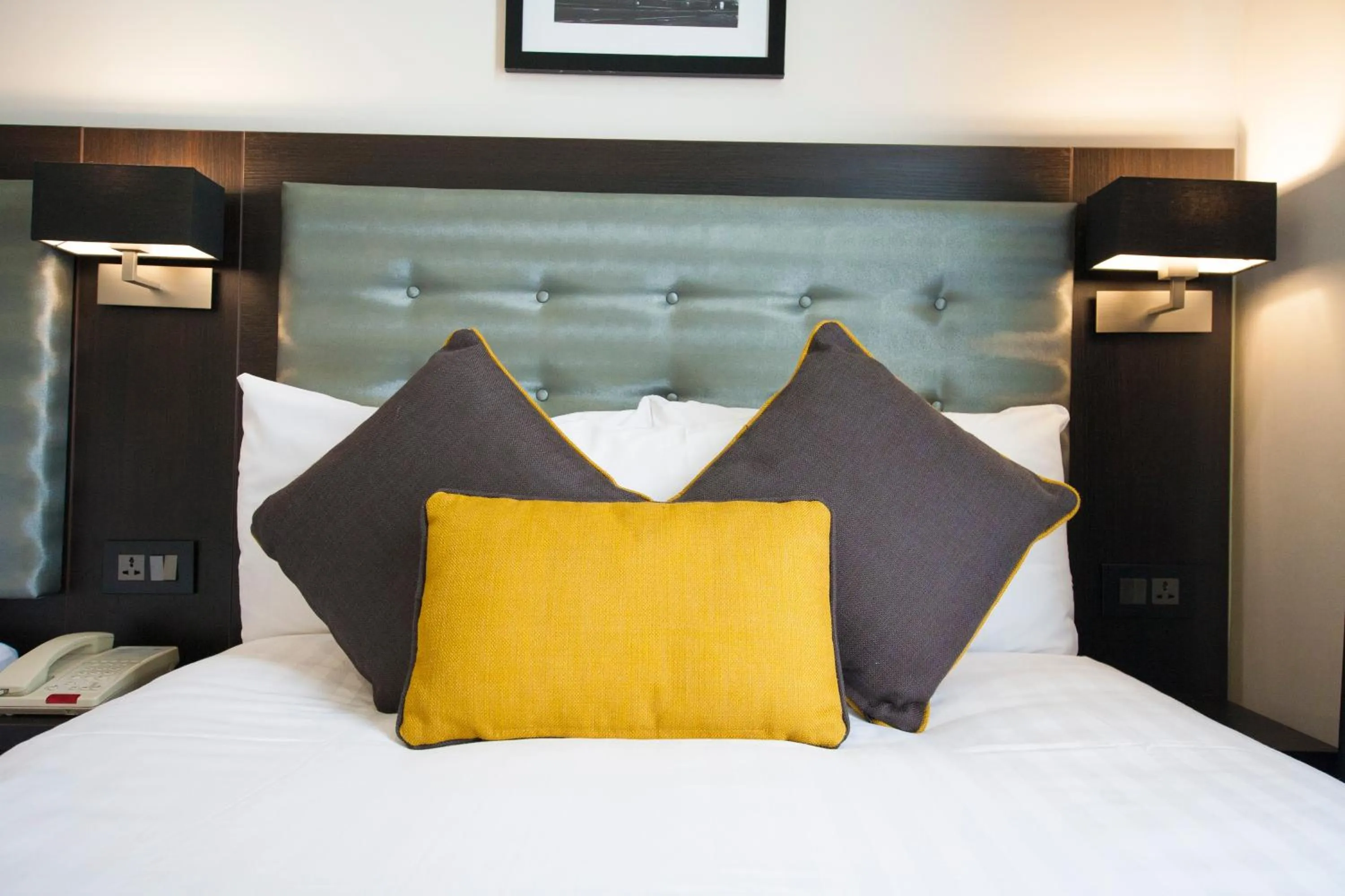 Bed in St George's Inn Victoria