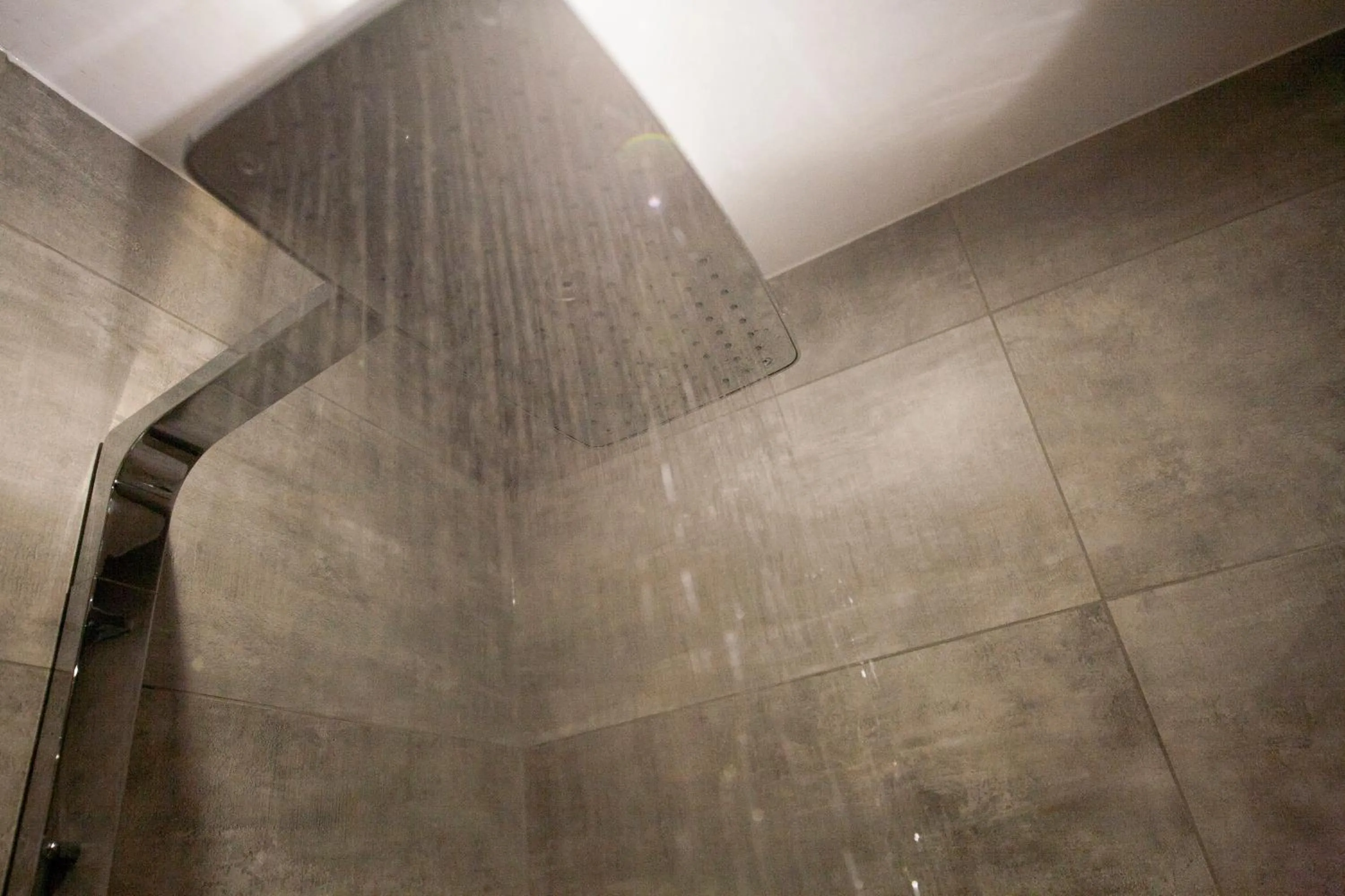 Shower in St George's Inn Victoria