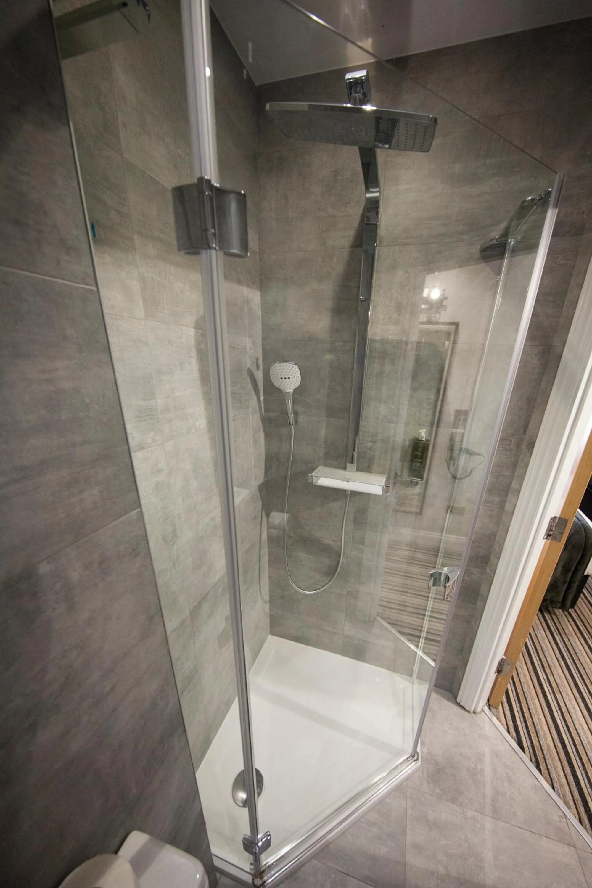 Shower in St George's Inn Victoria