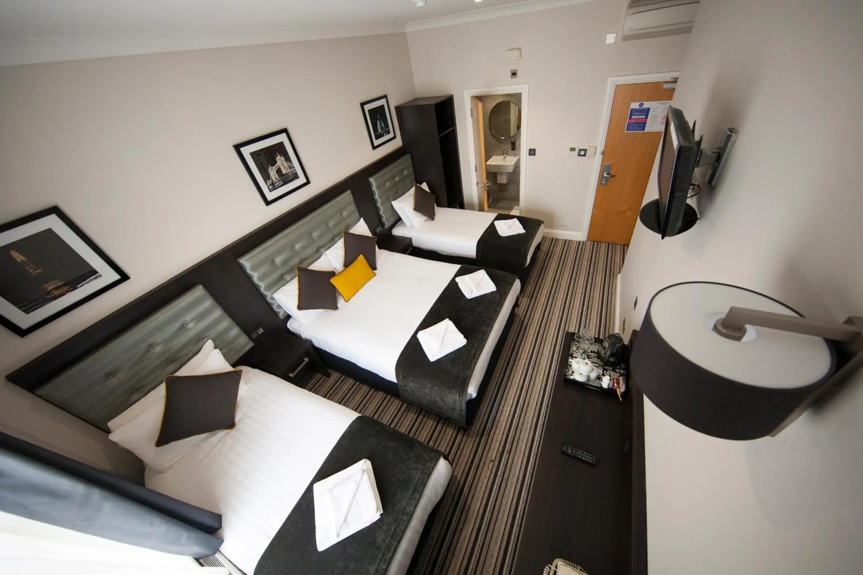 Bedroom, Bed in St George's Inn Victoria Bedroom, Bed in St George's Inn Victoria