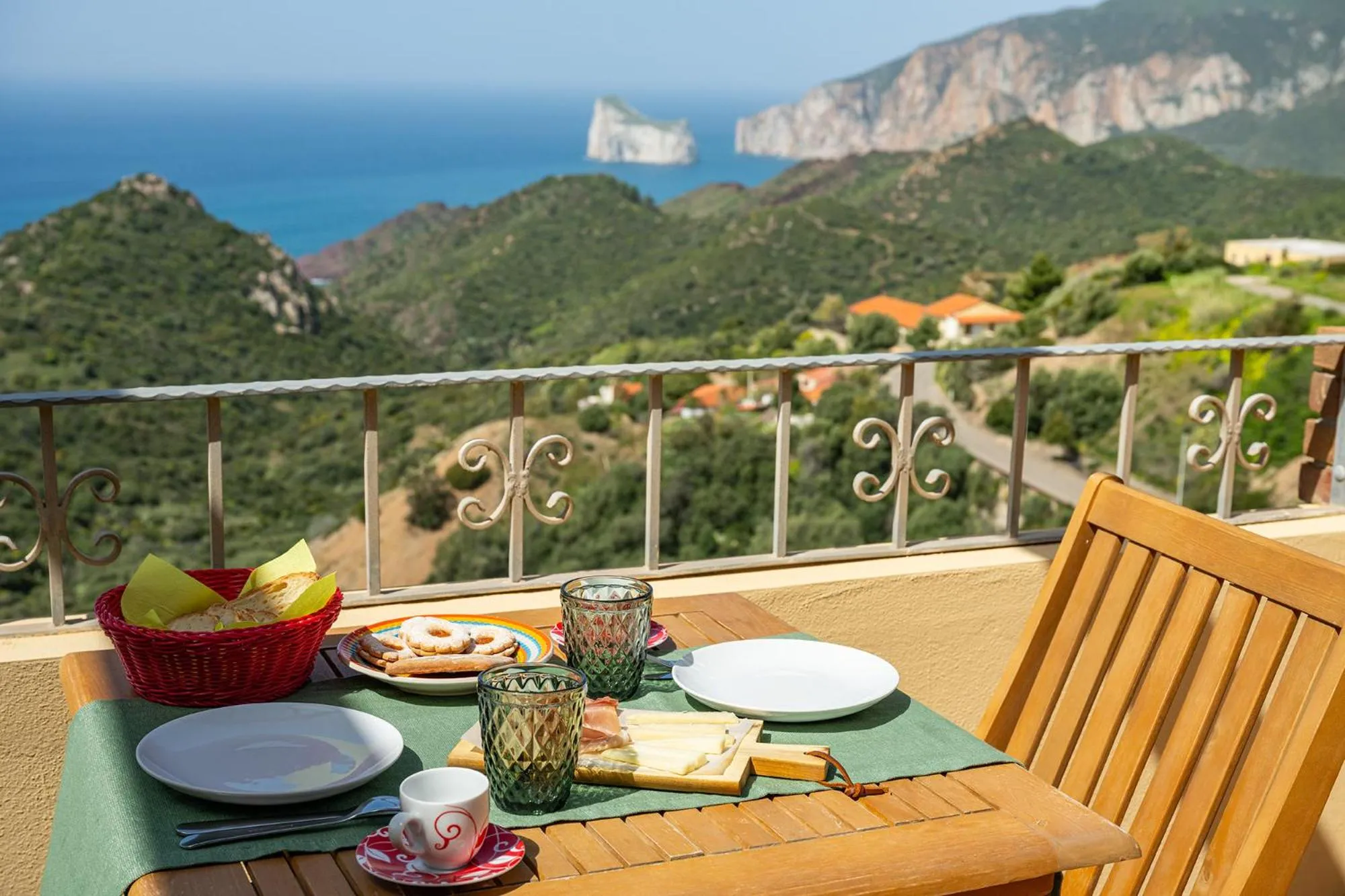 Continental breakfast in B&B Pedra Rubia