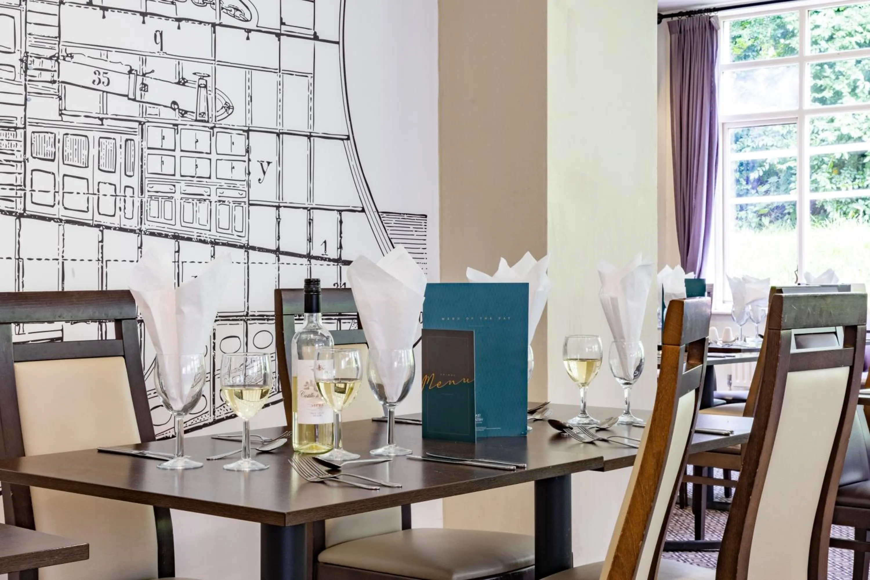 Food and drinks in The Caledonian Island Hotel