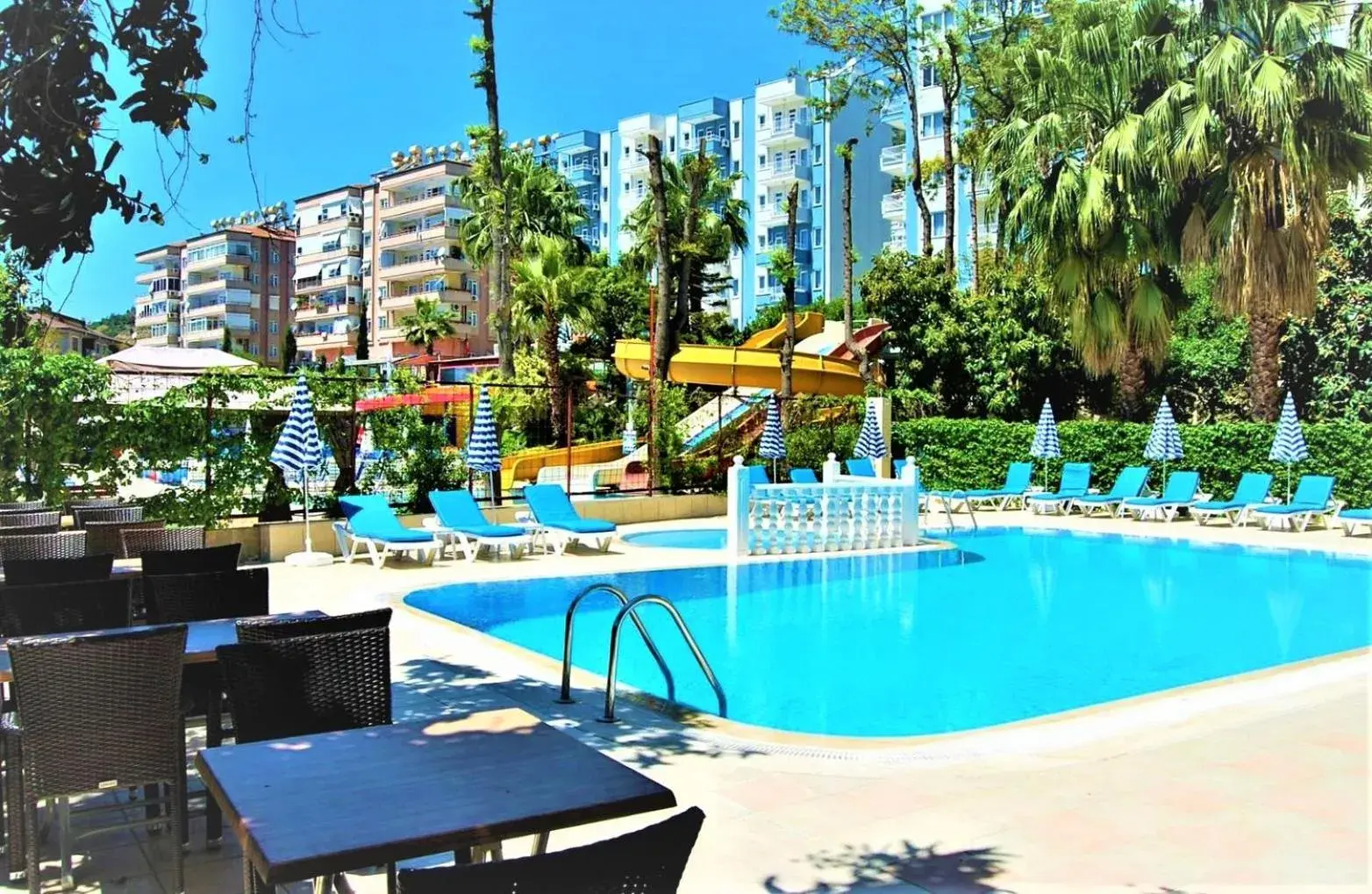 Swimming pool in Select Suite & Apart Hotel Swimming pool in Select Suite & Apart Hotel