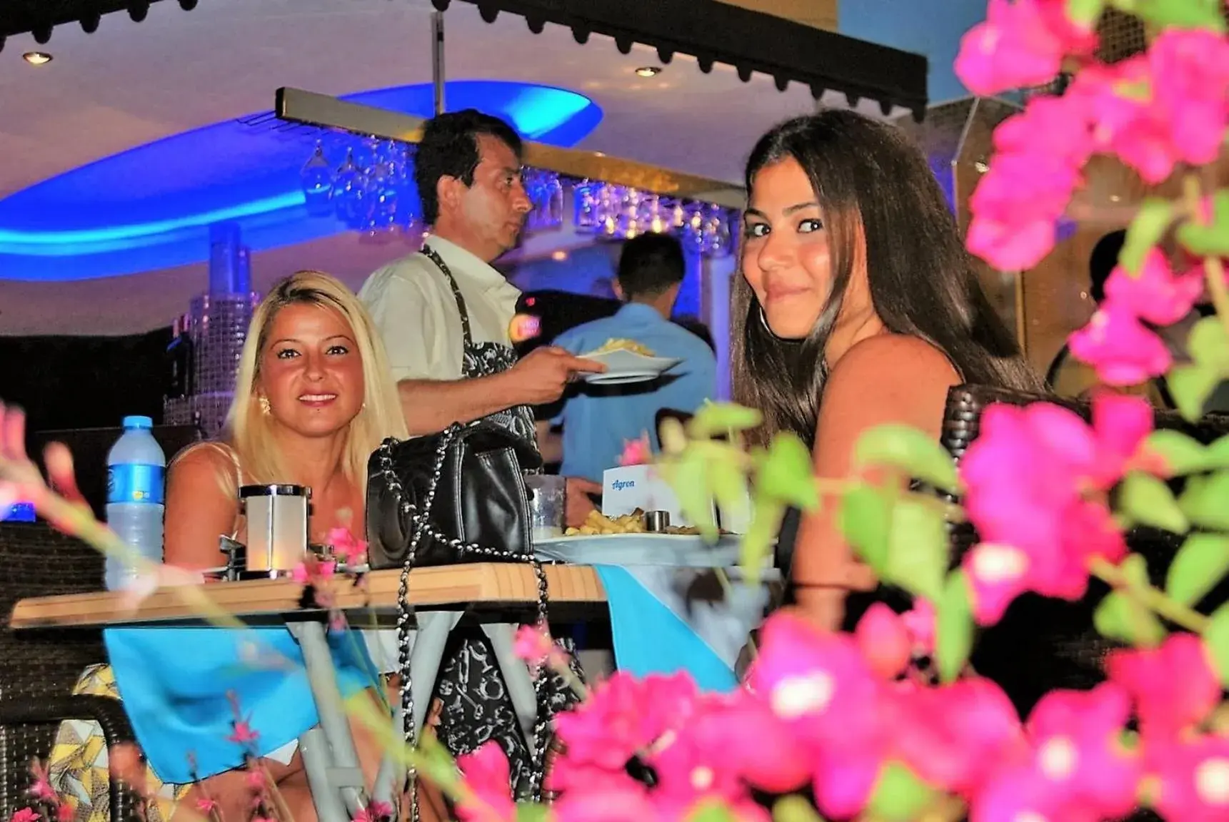 Restaurant/places to eat in Select Suite & Apart Hotel Restaurant/places to eat in Select Suite & Apart Hotel