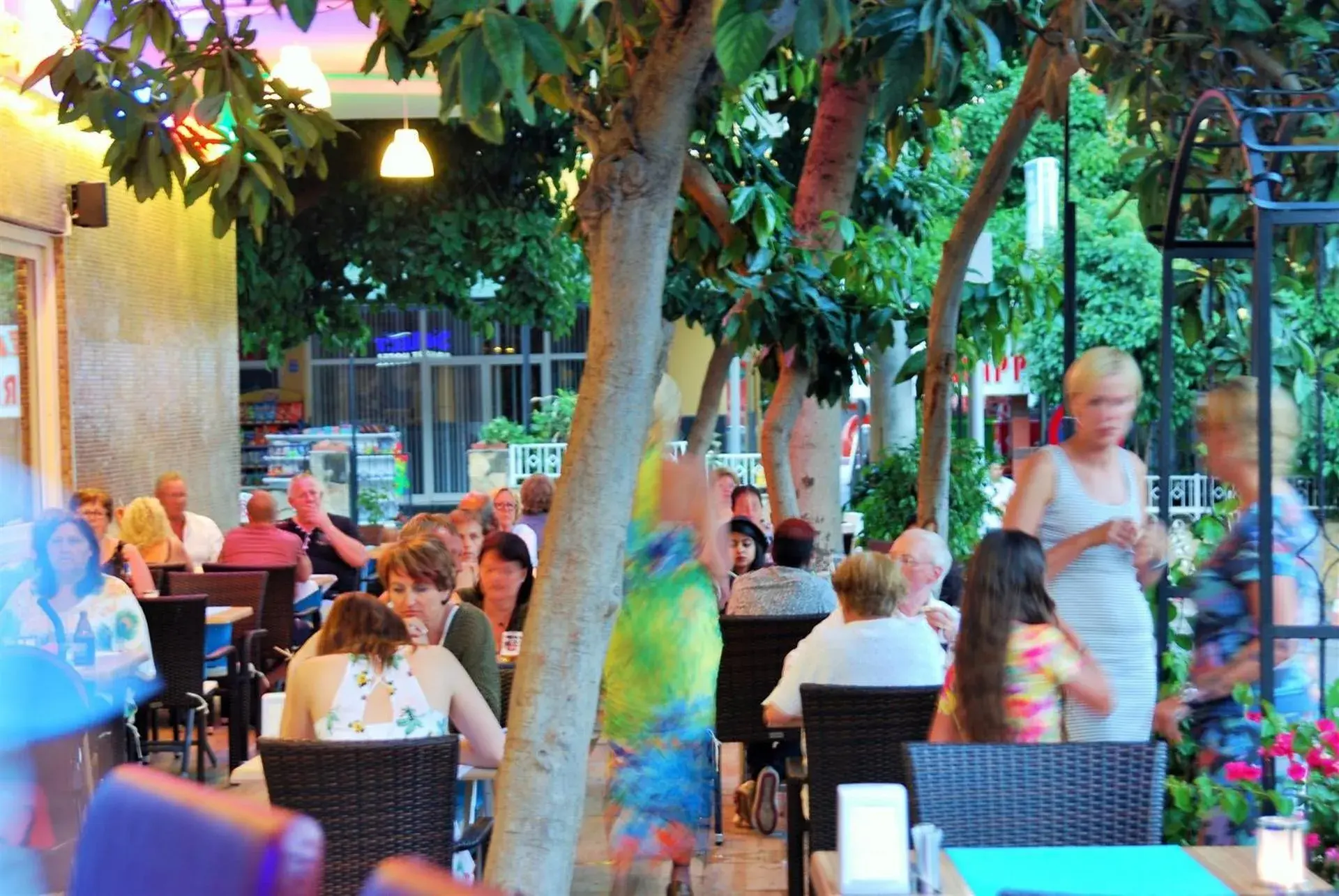 Restaurant/places to eat in Select Suite & Apart Hotel Restaurant/places to eat in Select Suite & Apart Hotel