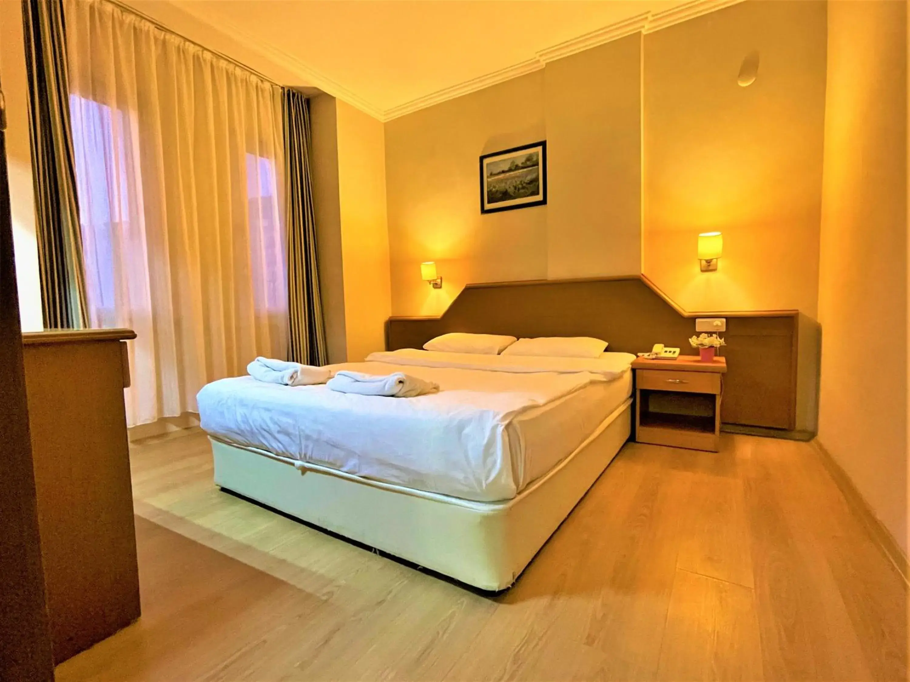Massage, Bed in Select Suite & Apart Hotel Massage, Bed in Select Suite & Apart Hotel