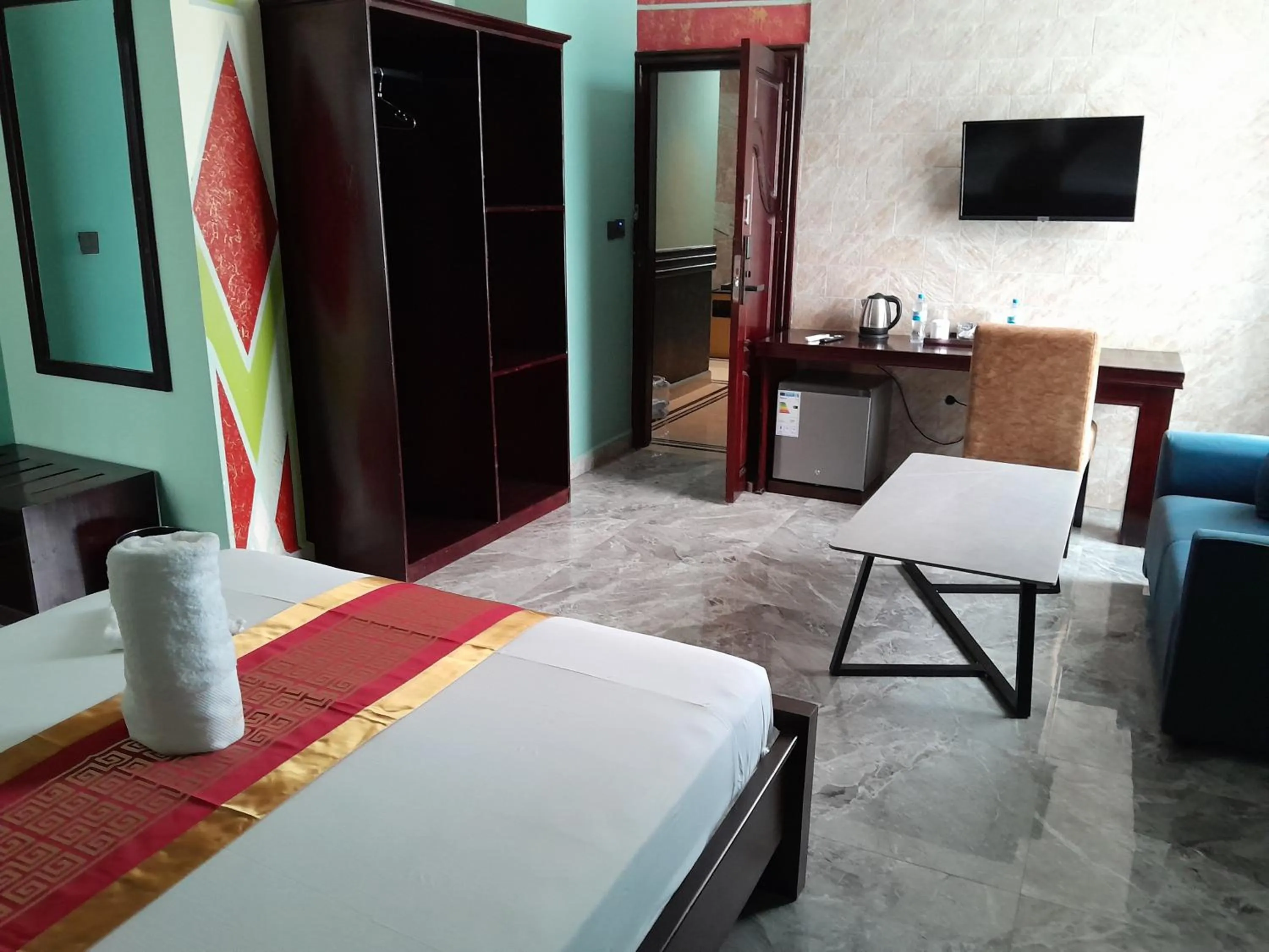 TV and multimedia, Bed in Mazola Diamond Hotel