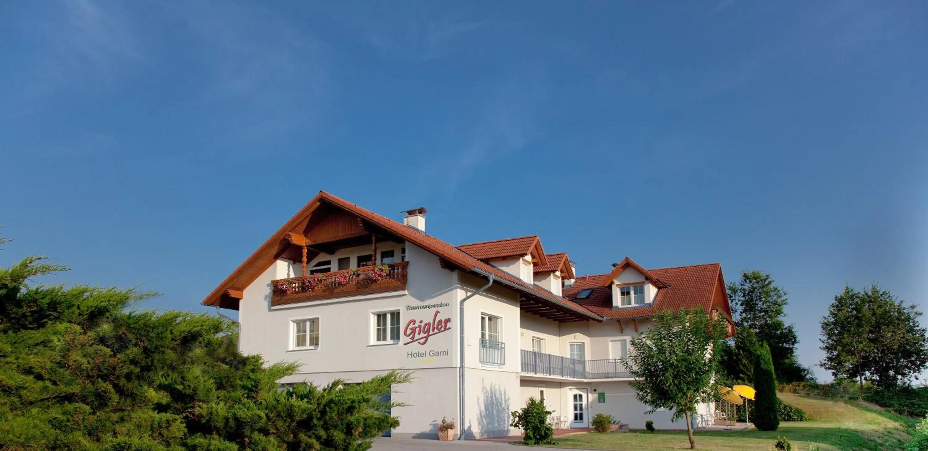 Facade/entrance in Thermenpension Gigler