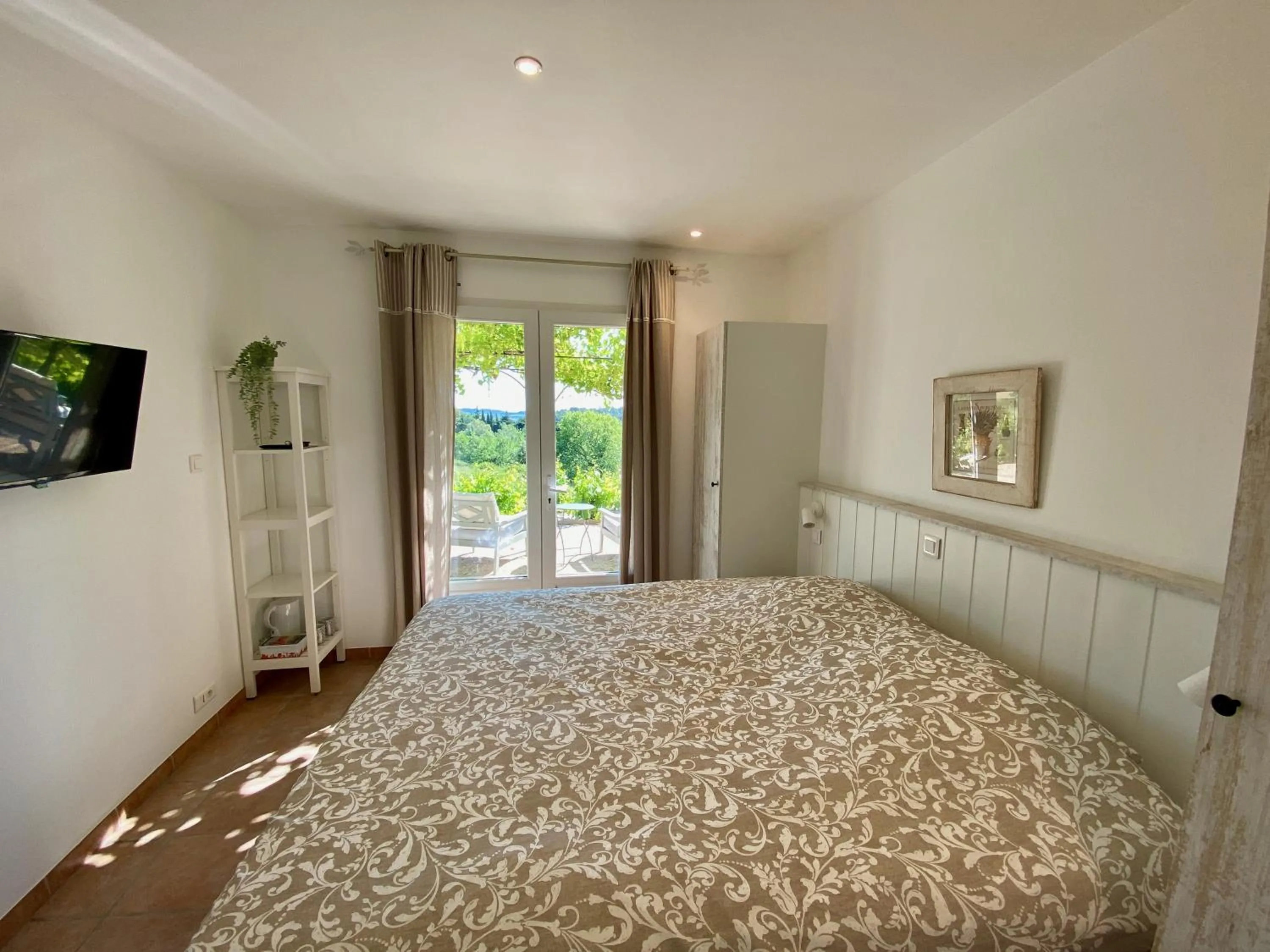 Bedroom, Bed in La Bastide au Ventoux