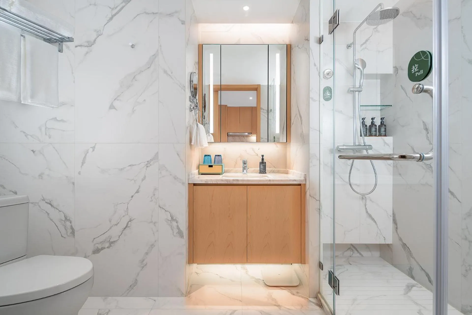 Shower in Somerset Fengdong Xi'an